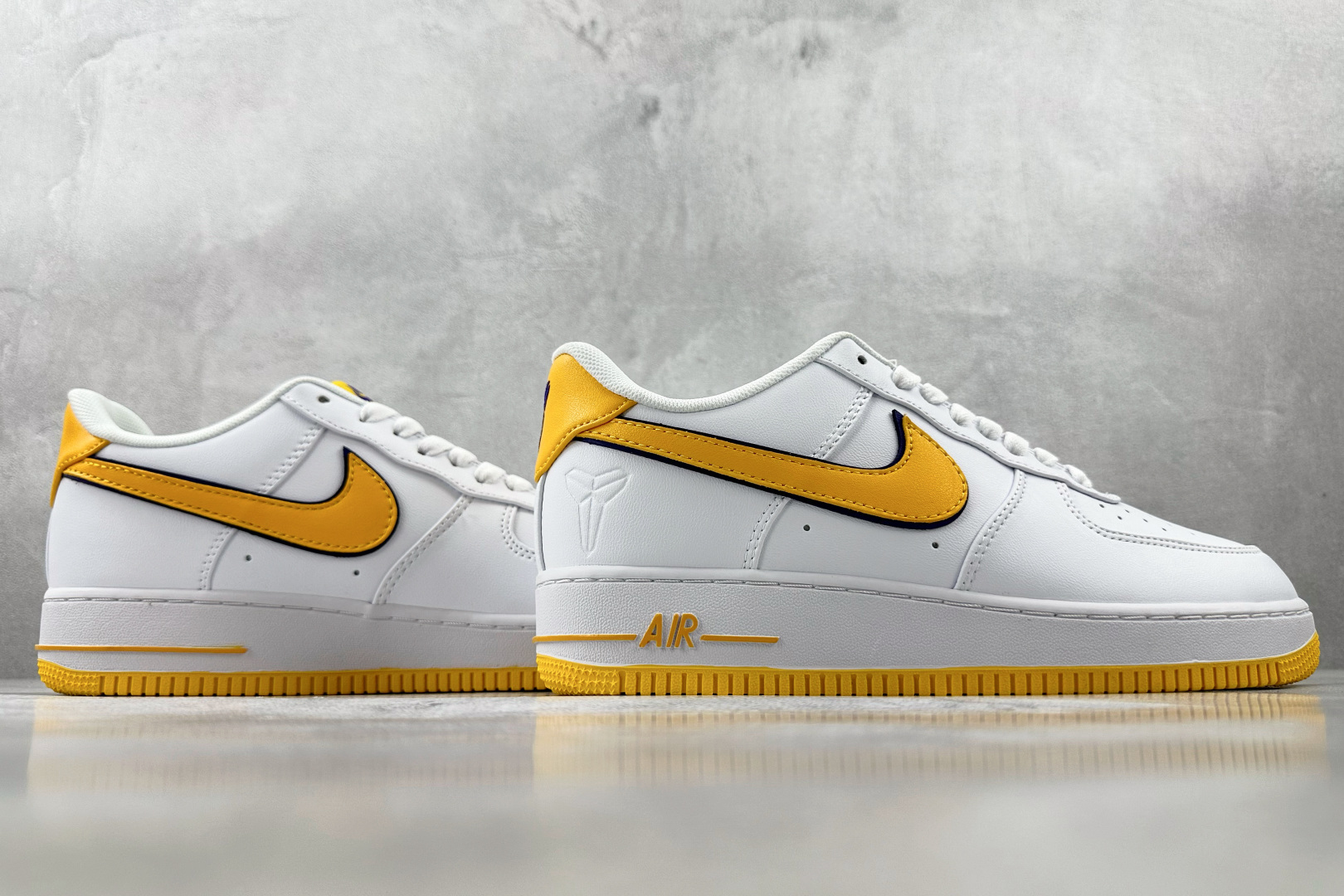 PB 
外贸批次  Kobe Bryant × Nike Air Force 1 Retro QS 白黄