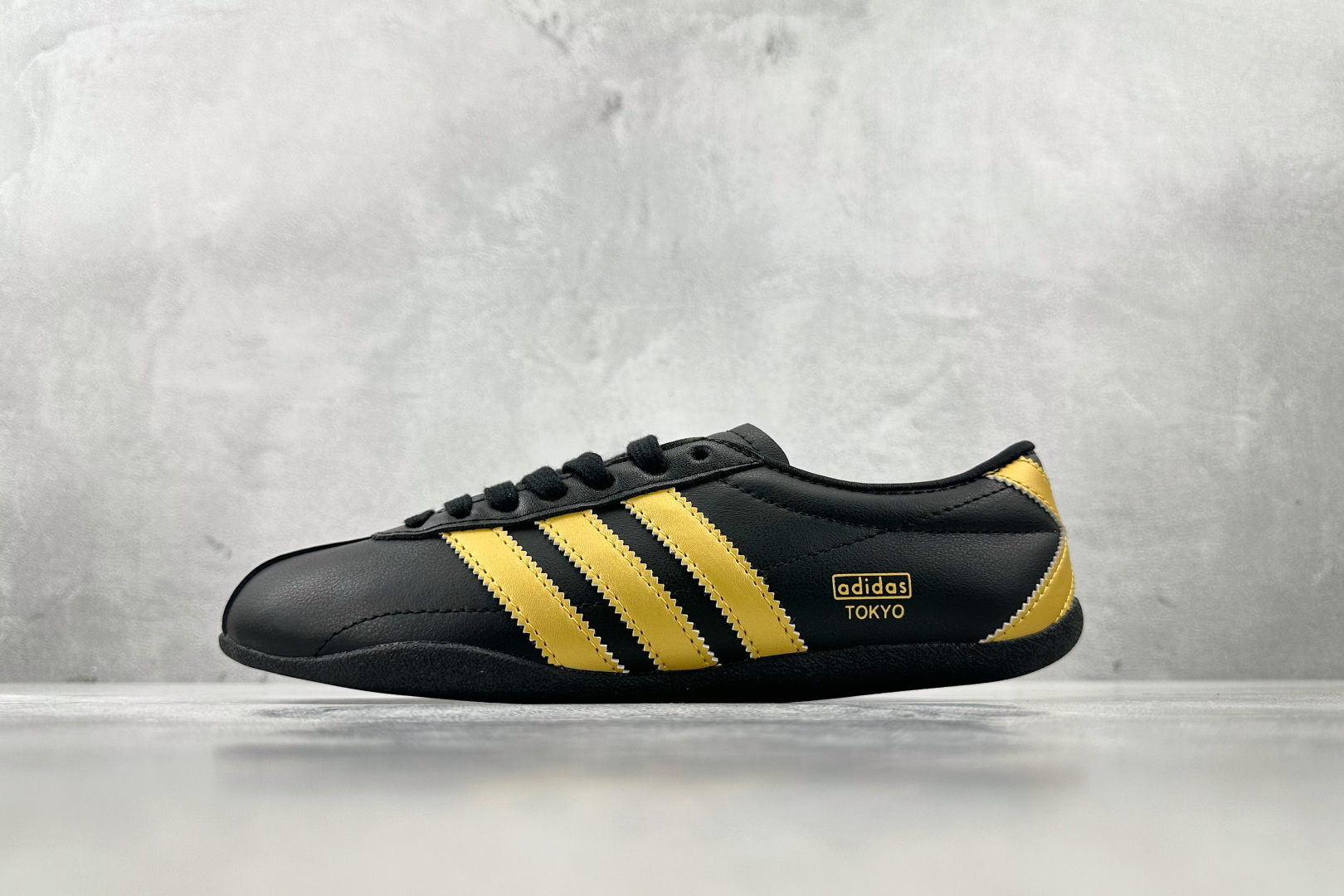 R 版 
出口订单 adidas originals TOKYO 黑黄色

货号 ：JR1271
尺码：