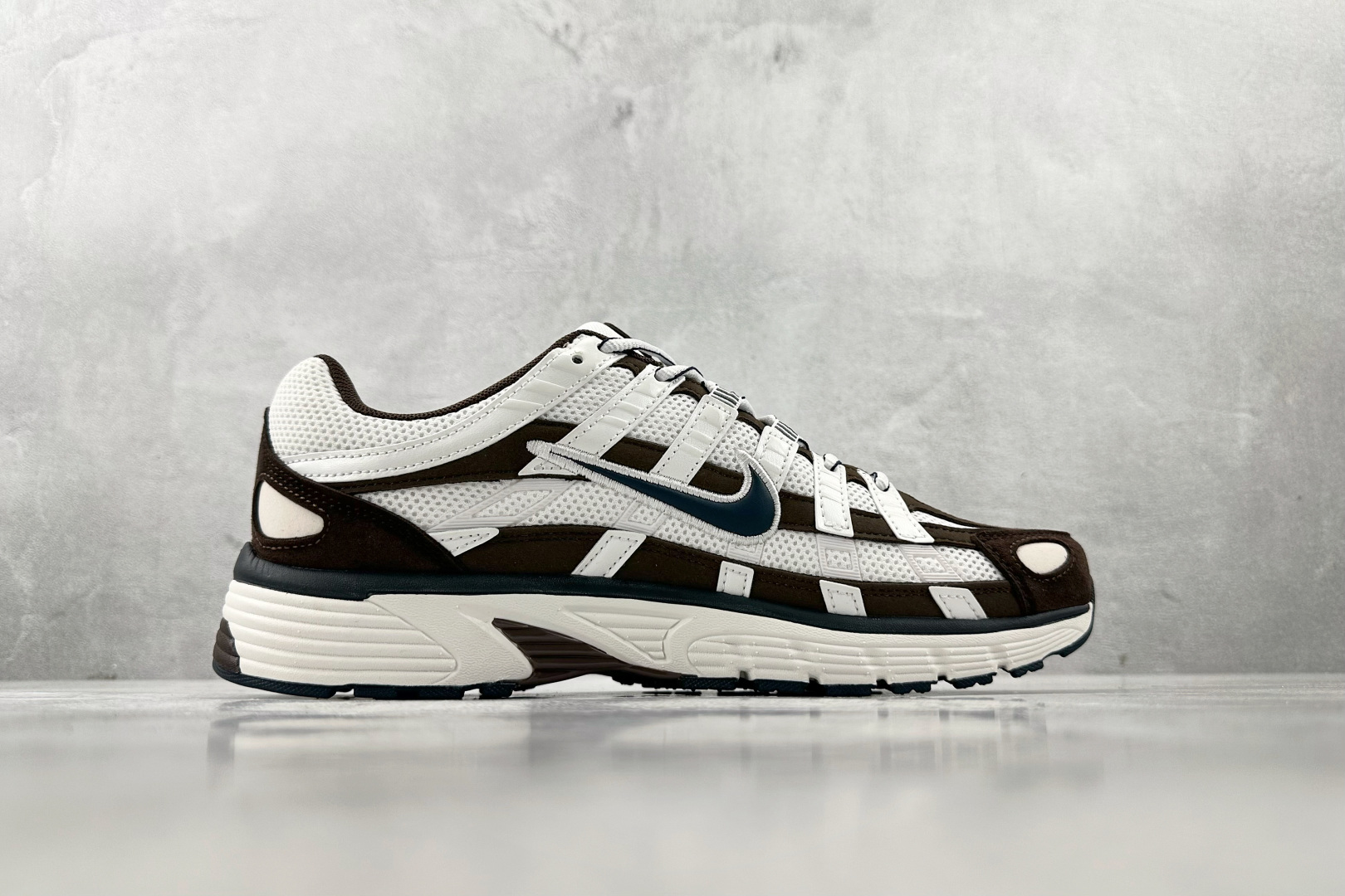PF 
原鞋开发 原数据档案 Nike P-6000 棕白

货号：HV8972-001
尺码：36 3