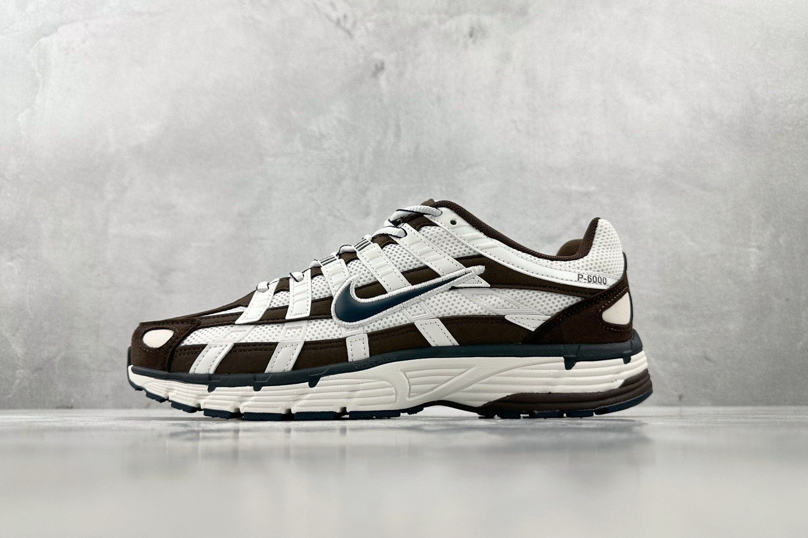 PF 
原鞋开发 原数据档案 Nike P-6000 棕白

货号：HV8972-001
尺码：36 3
