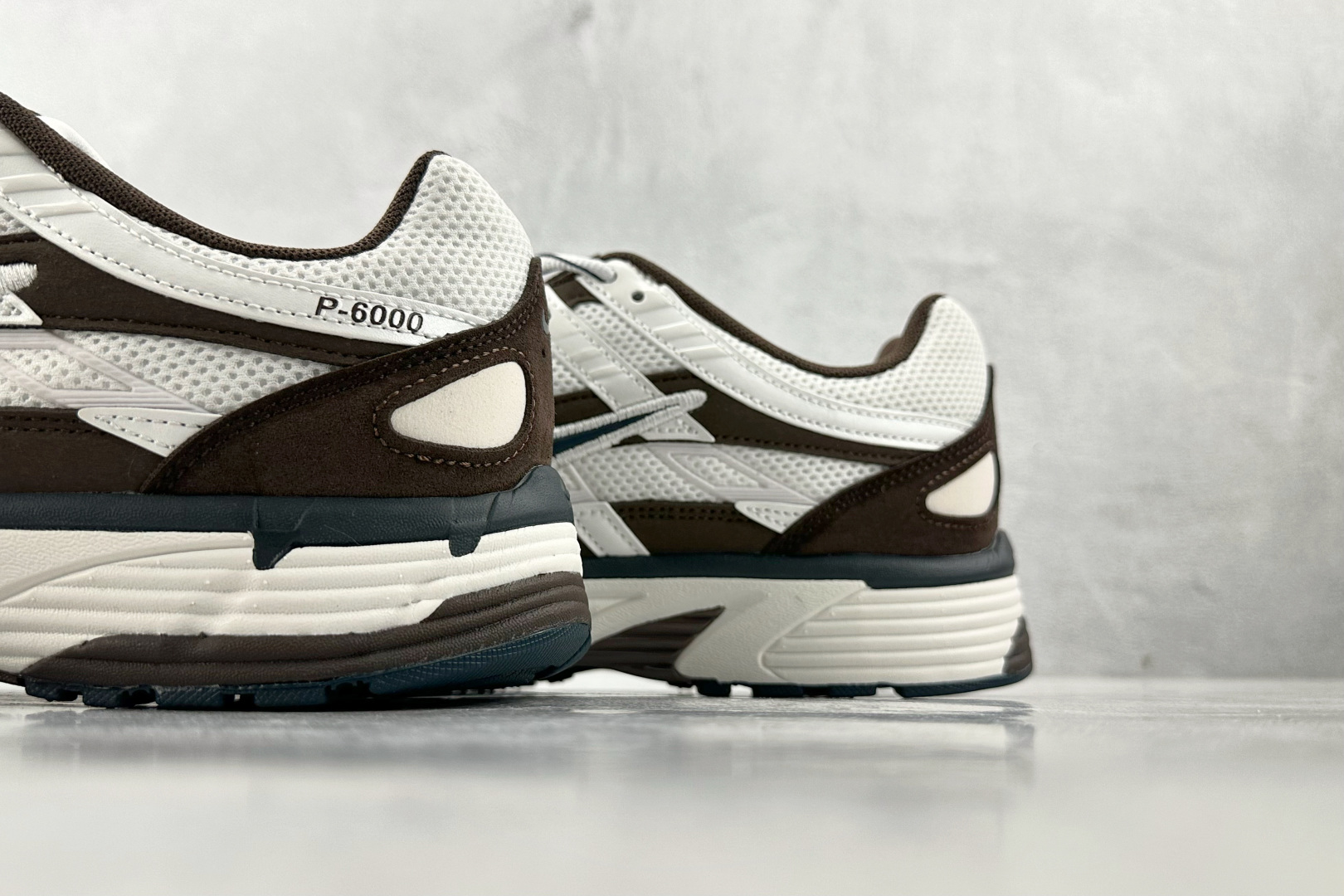 PF 
原鞋开发 原数据档案 Nike P-6000 棕白

货号：HV8972-001
尺码：36 3