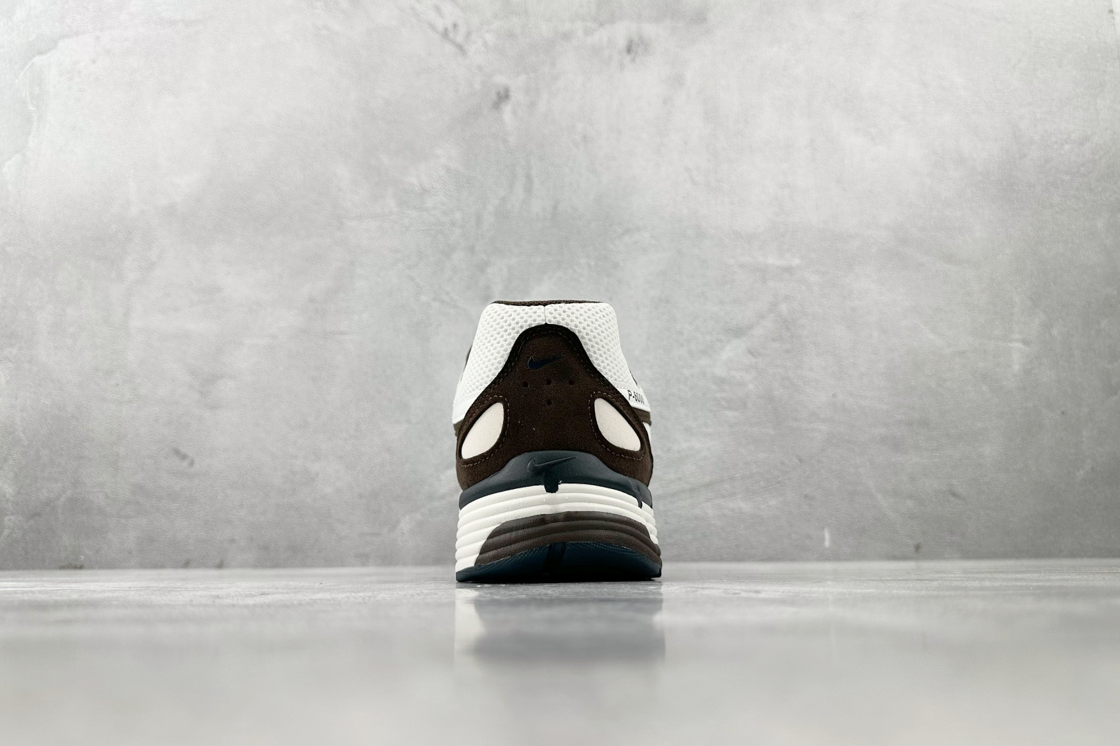 PF 
原鞋开发 原数据档案 Nike P-6000 棕白

货号：HV8972-001
尺码：36 3