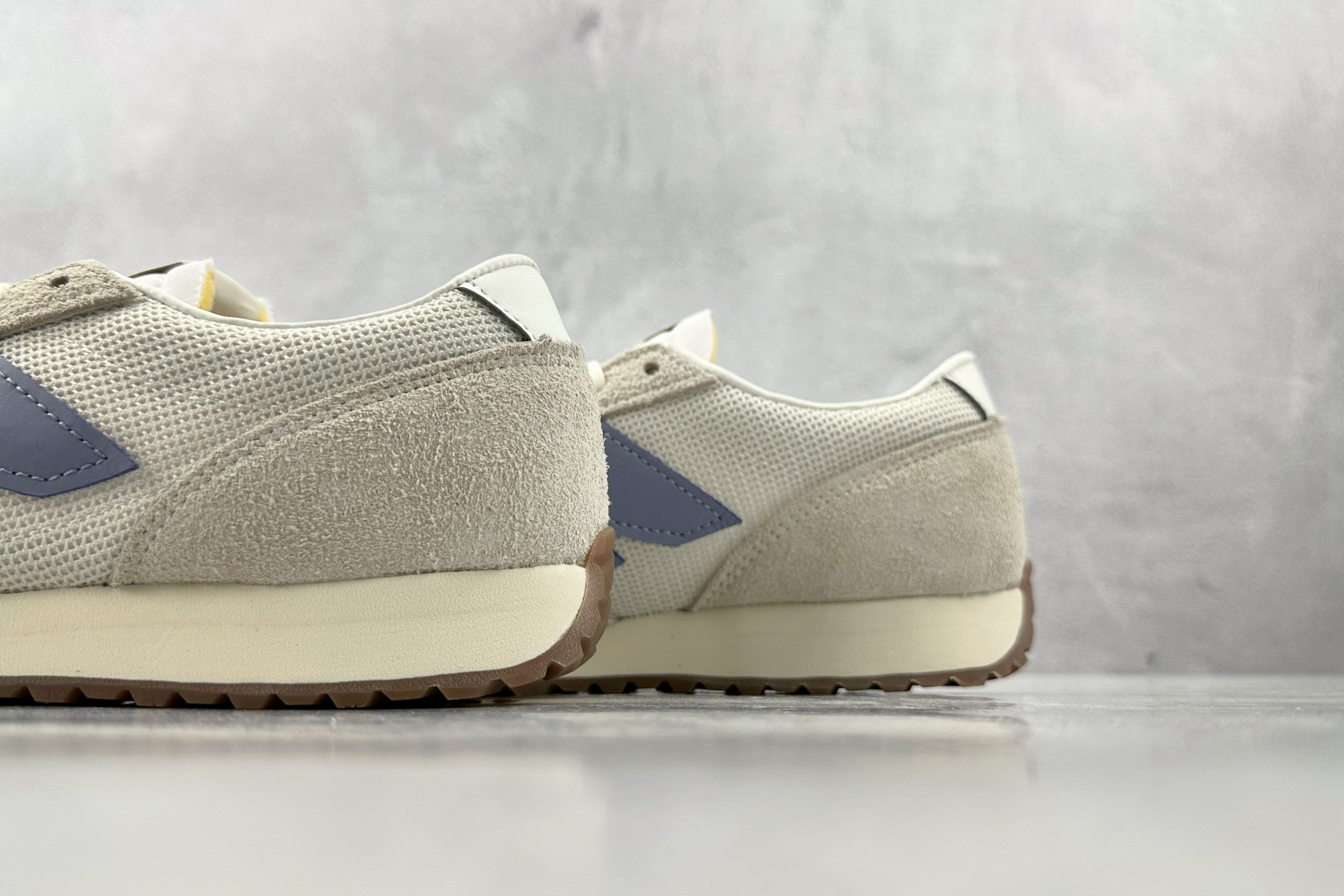 K13 版 
New Balance NB 471 米白色

货号：U471AA
尺码：36 36.5 