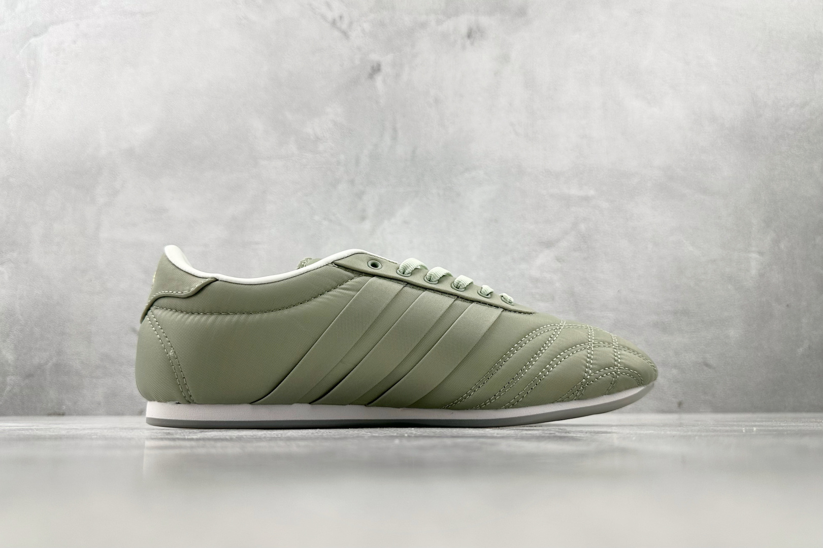 R 版 
出口订单 adidas originals Taekwondo LACE W 绿色

货号：J