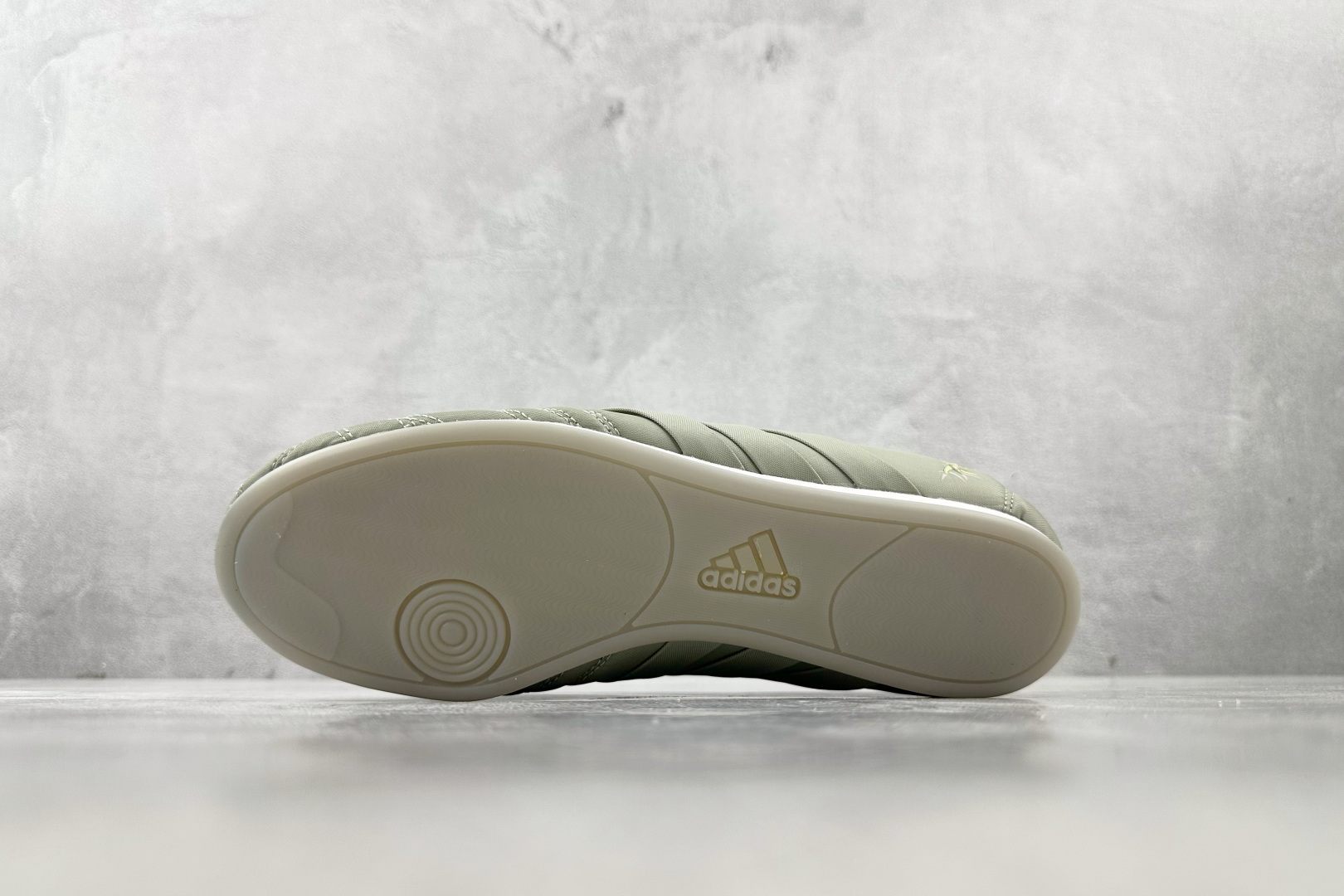 R 版 
出口订单 adidas originals Taekwondo LACE W 绿色

货号：J