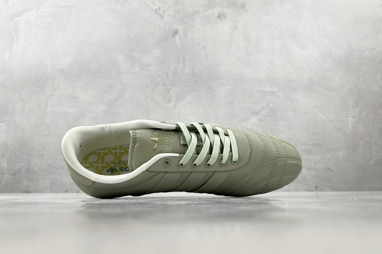 R 版 
出口订单 adidas originals Taekwondo LACE W 绿色

货号：J
