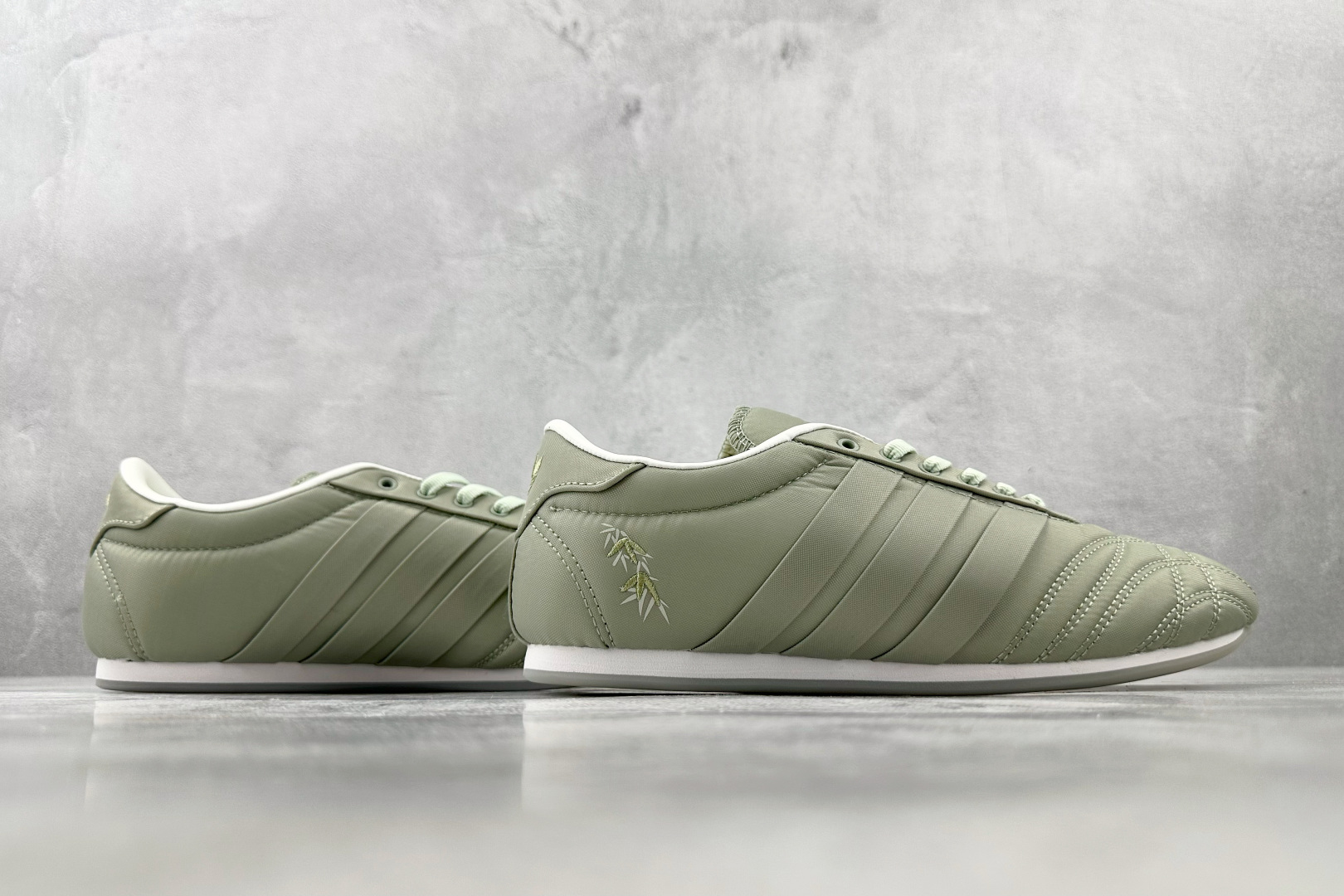 R 版 
出口订单 adidas originals Taekwondo LACE W 绿色

货号：J