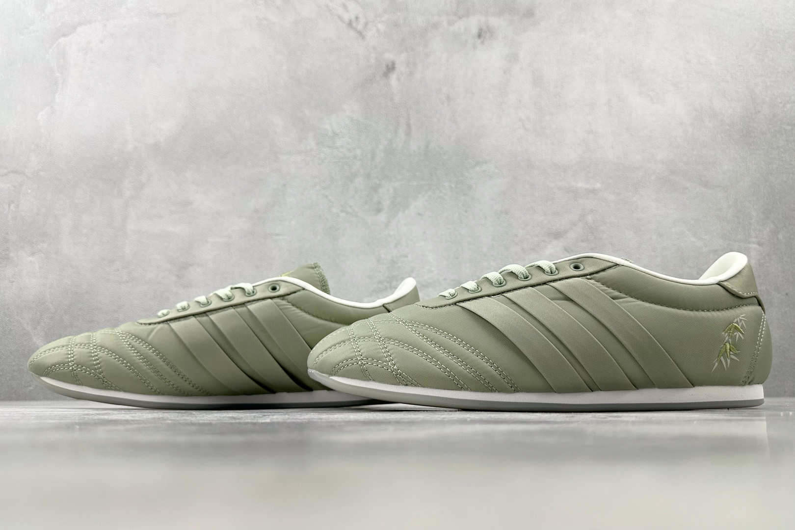 R 版 
出口订单 adidas originals Taekwondo LACE W 绿色

货号：J