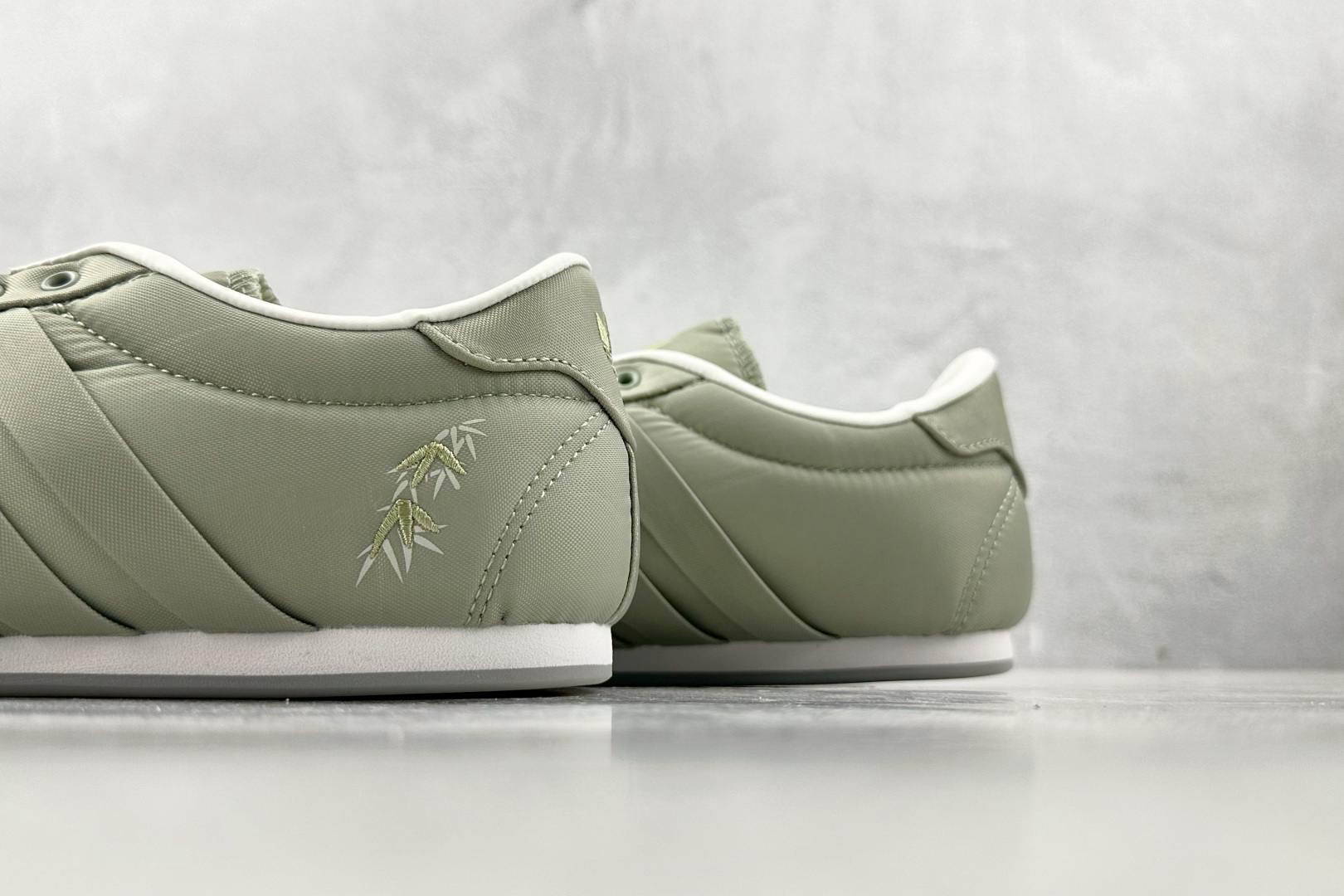 R 版 
出口订单 adidas originals Taekwondo LACE W 绿色

货号：J