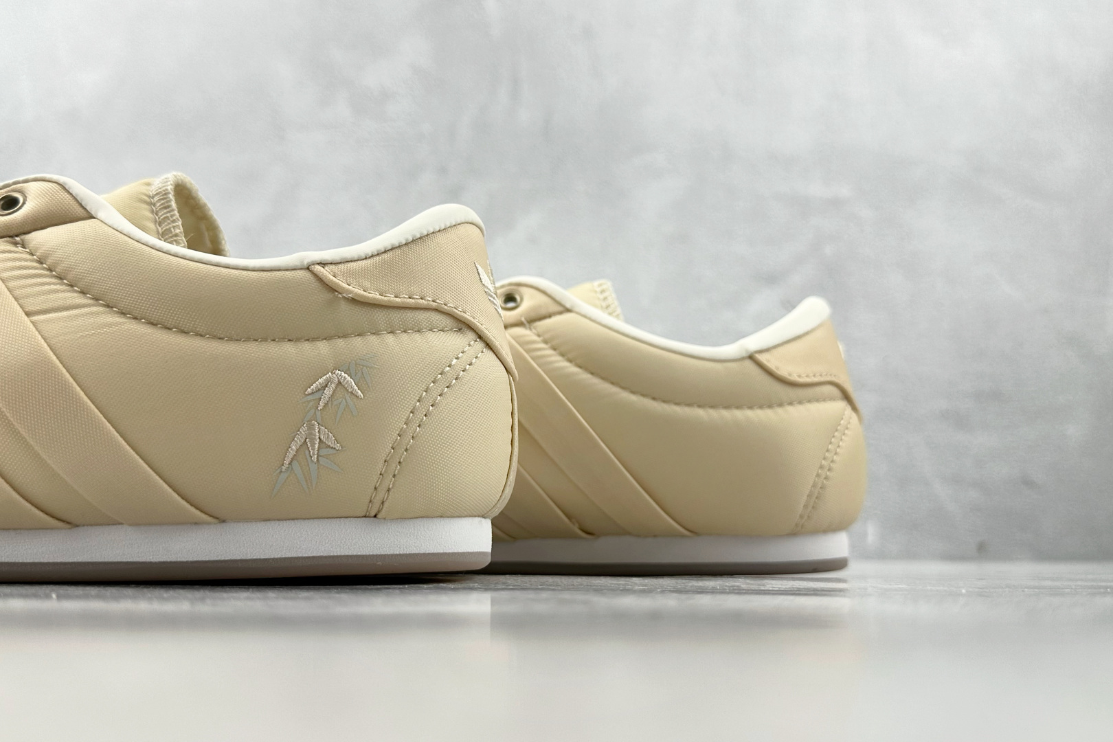 R 版 
出口订单 adidas originals Taekwondo LACE W 黄色

货号：J