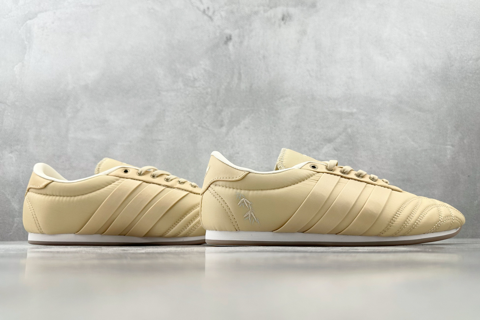 R 版 
出口订单 adidas originals Taekwondo LACE W 黄色

货号：J