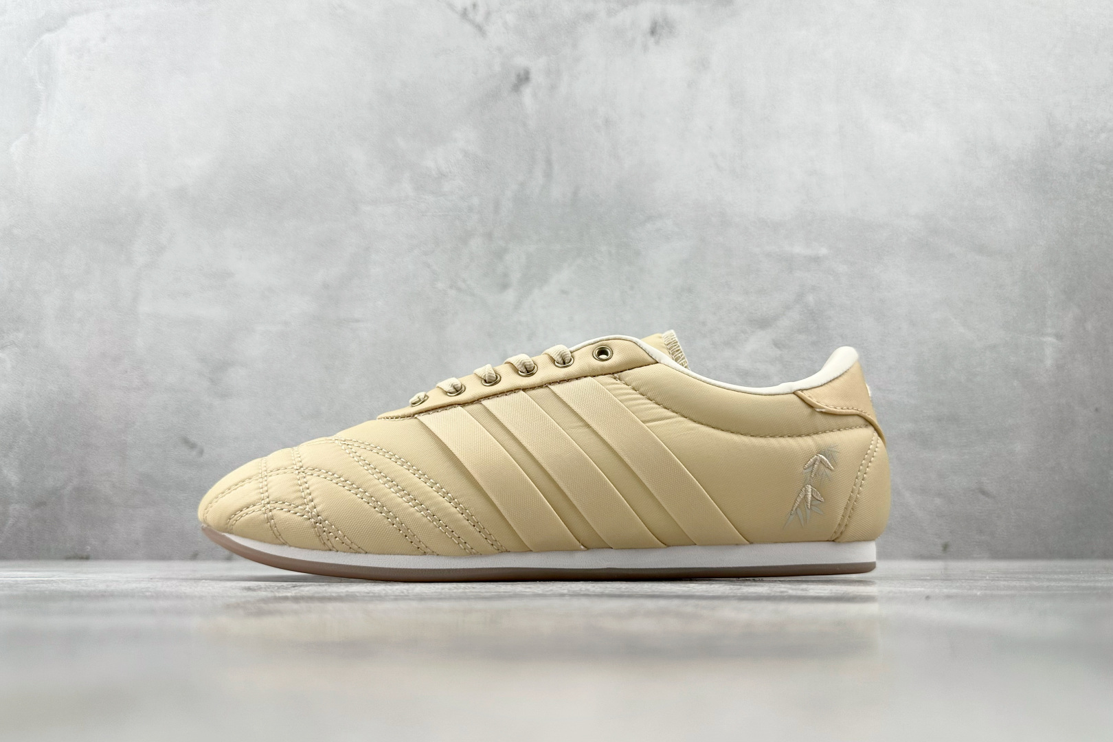R 版 
出口订单 adidas originals Taekwondo LACE W 黄色

货号：J