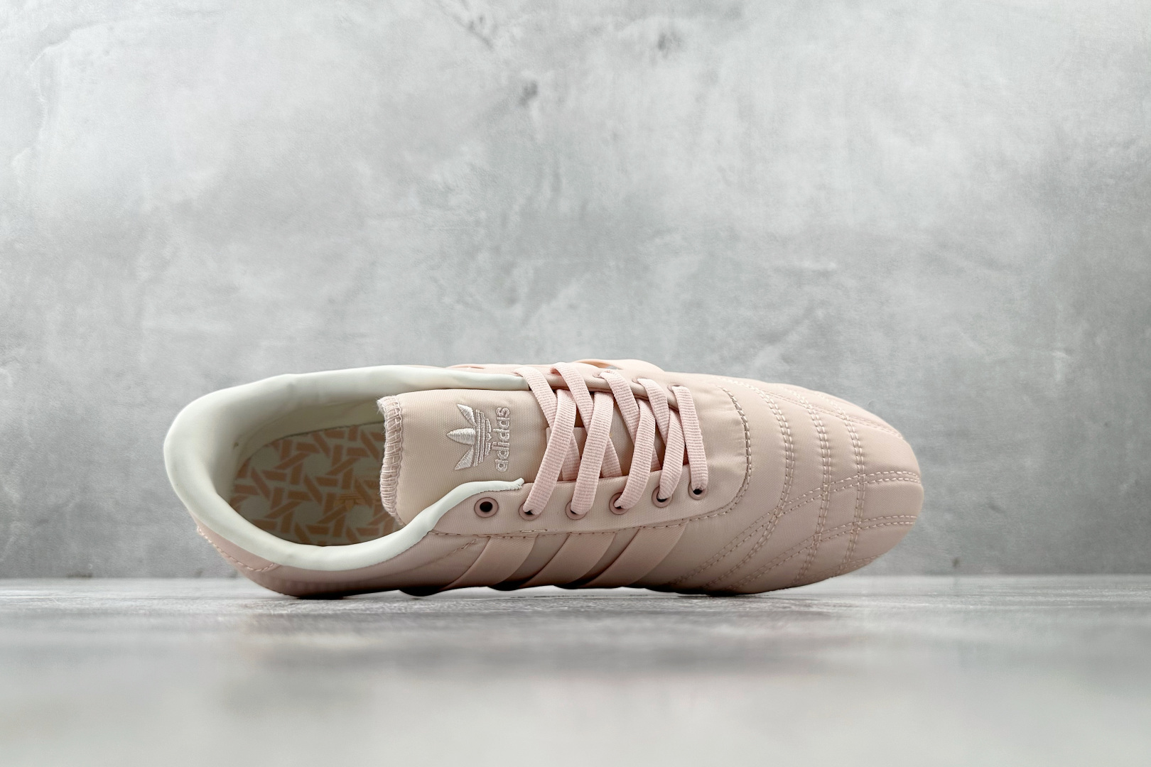 R 版 
出口订单 adidas originals Taekwondo 粉色

货号：J
尺码：36 