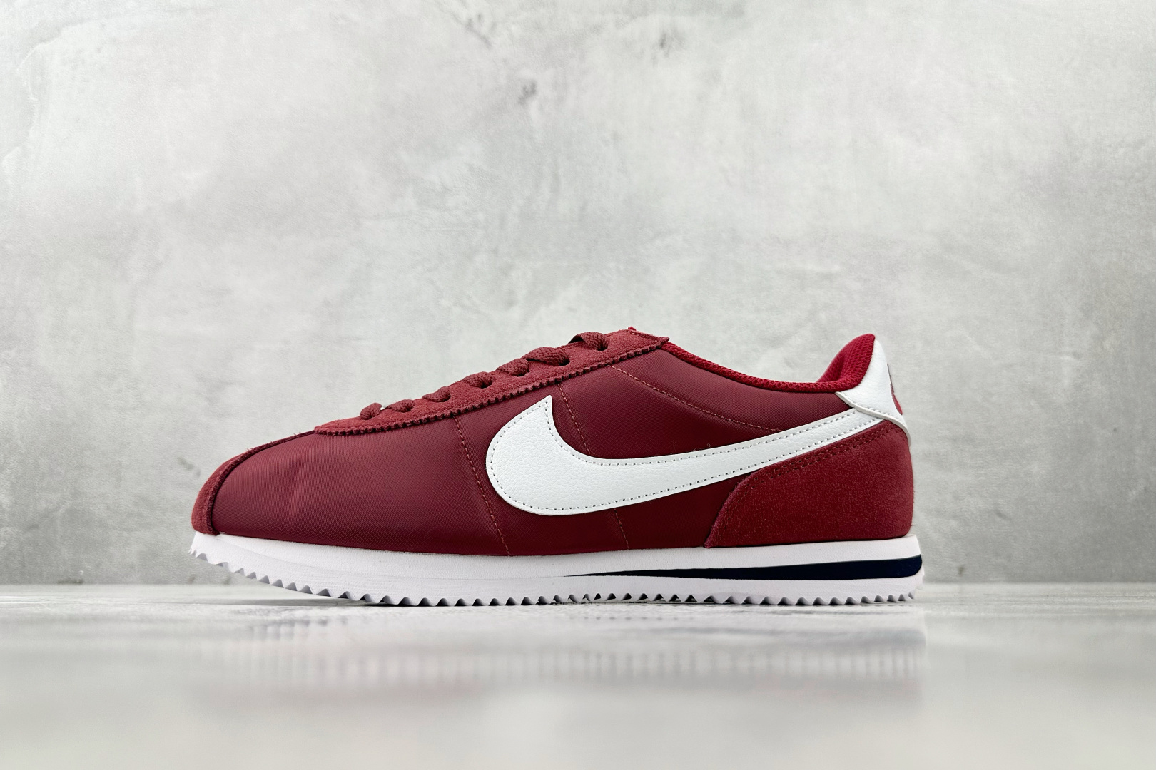 PF 
最强阿甘生产线 Nike Cortez 红白

货号：DZ2795-600
尺码：35.5 36