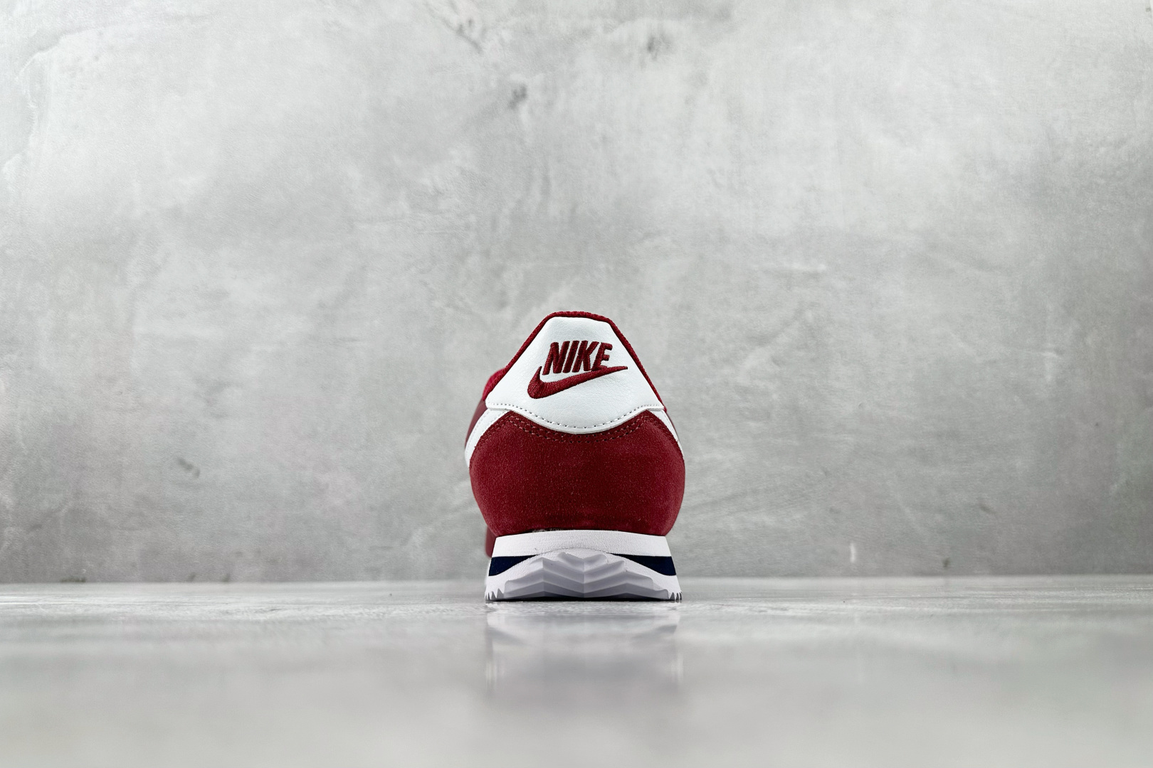 PF 
最强阿甘生产线 Nike Cortez 红白

货号：DZ2795-600
尺码：35.5 36