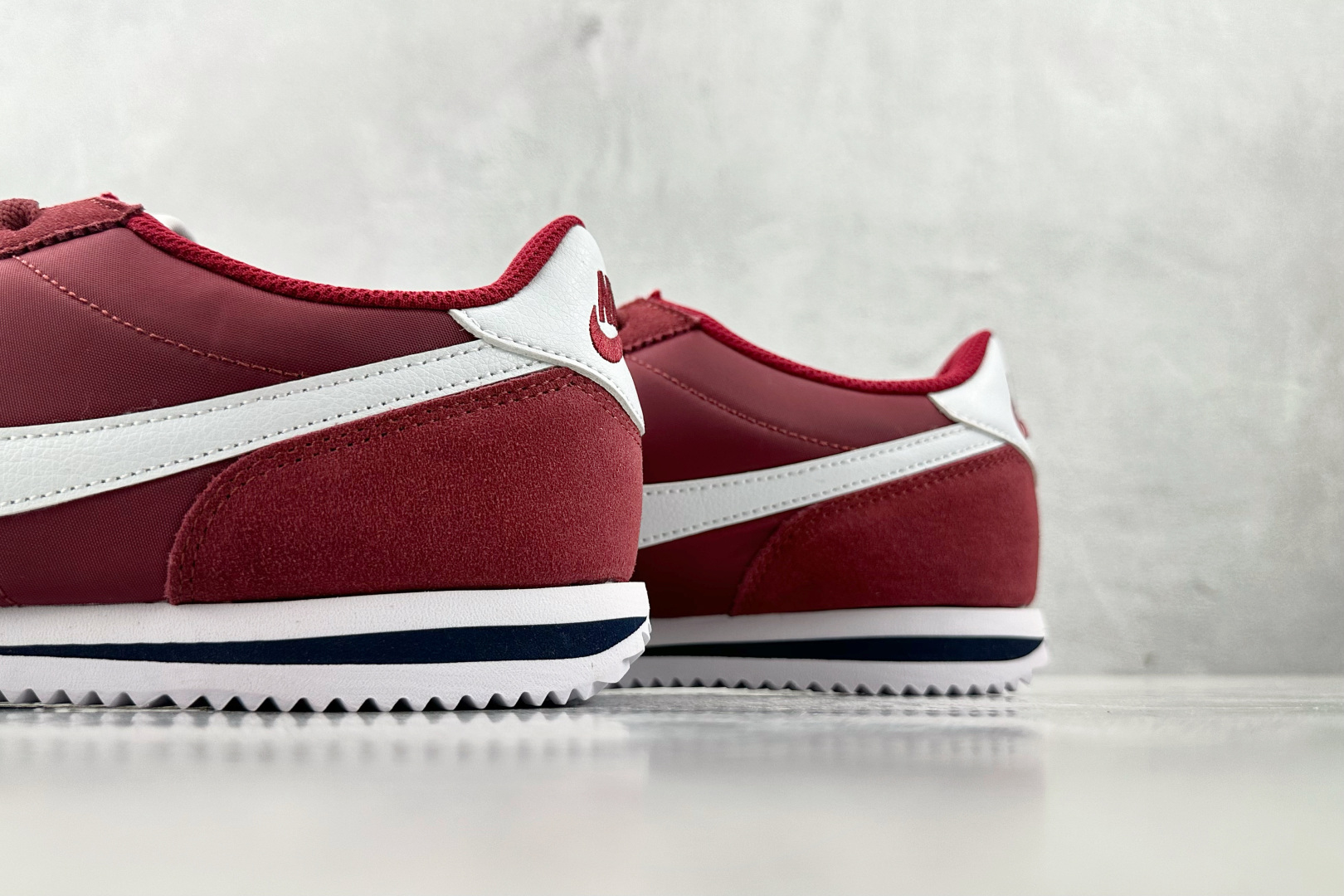 PF 
最强阿甘生产线 Nike Cortez 红白

货号：DZ2795-600
尺码：35.5 36