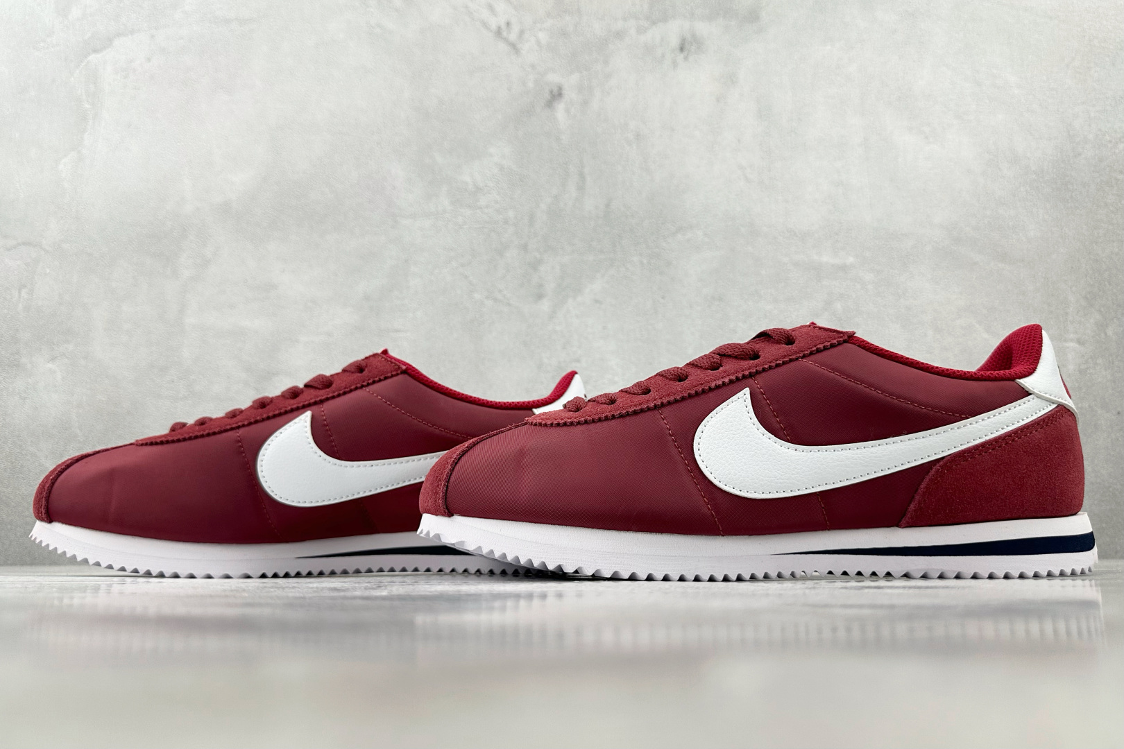 PF 
最强阿甘生产线 Nike Cortez 红白

货号：DZ2795-600
尺码：35.5 36