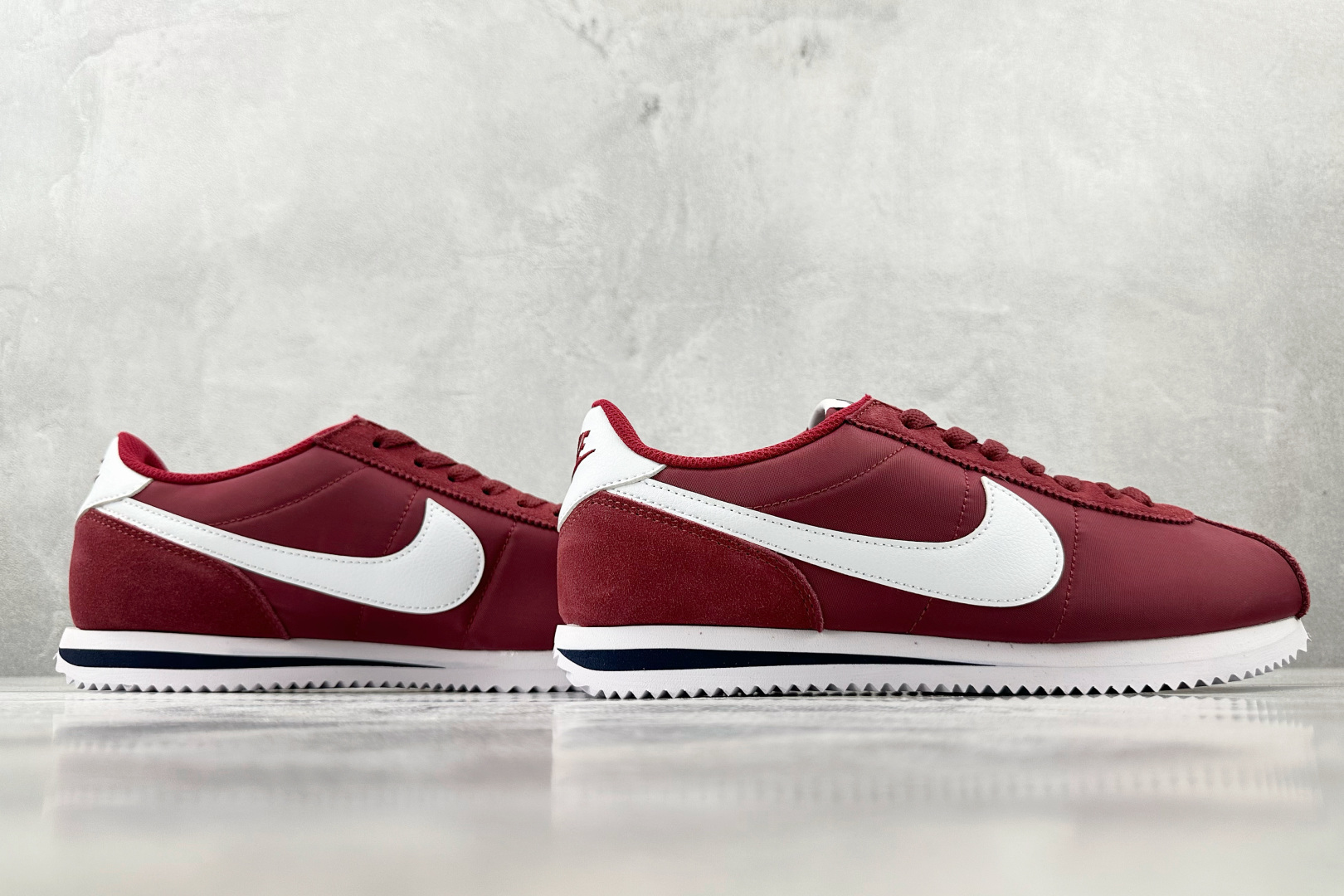 PF 
最强阿甘生产线 Nike Cortez 红白

货号：DZ2795-600
尺码：35.5 36