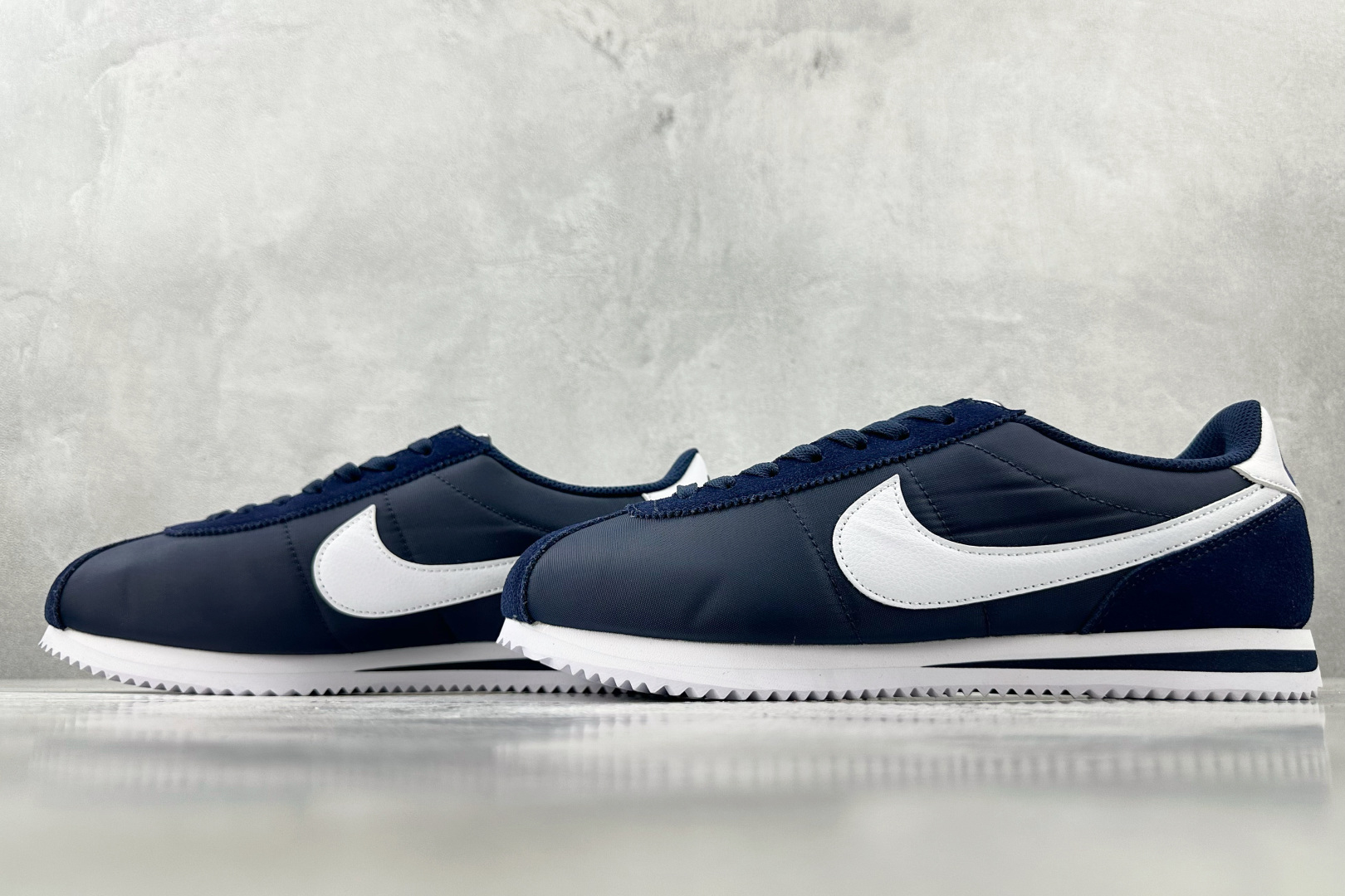 PF 
最强阿甘生产线 Nike Cortez 蓝白色

货号：HF0263-400
尺码：35.5 3