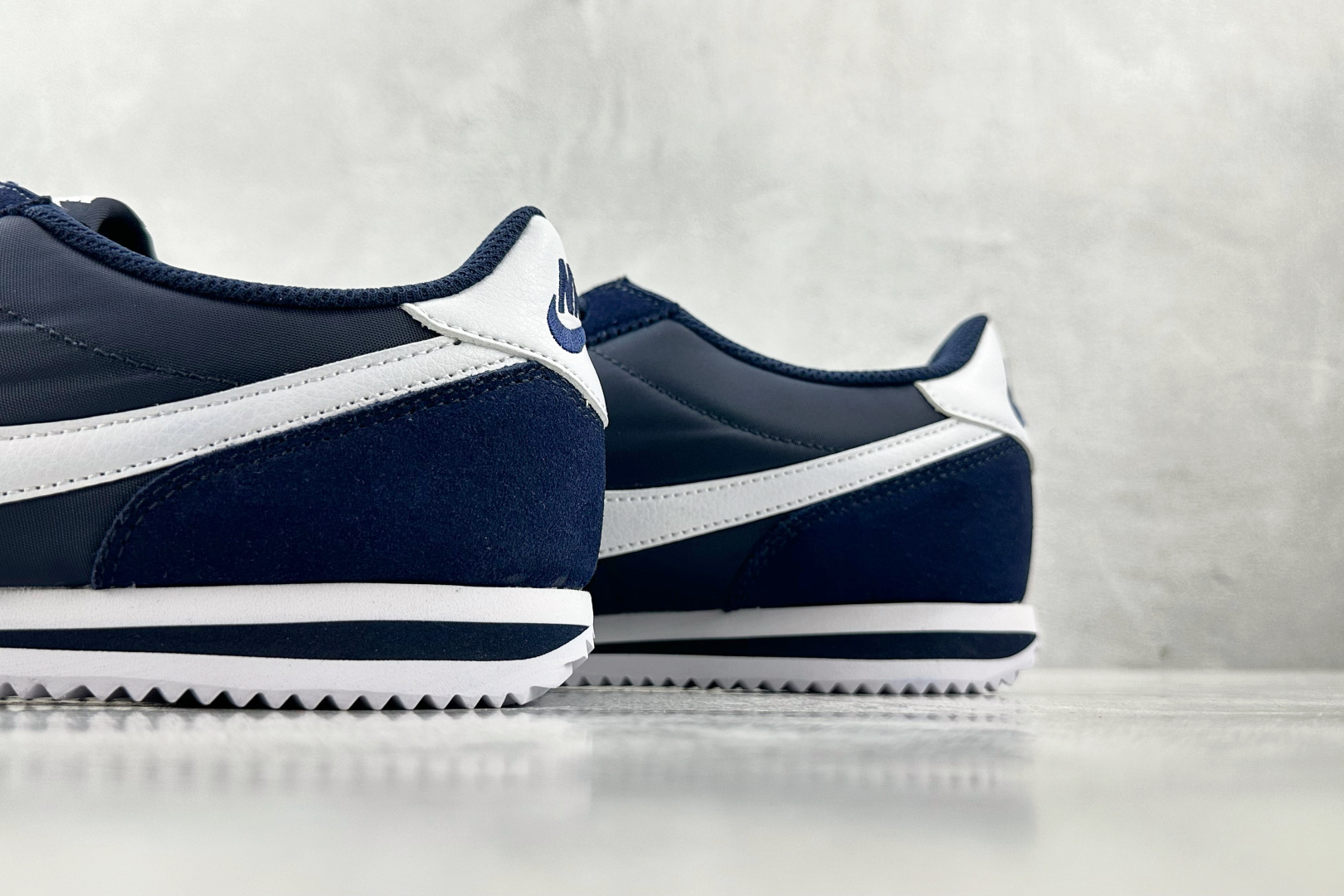 PF 
最强阿甘生产线 Nike Cortez 蓝白色

货号：HF0263-400
尺码：35.5 3