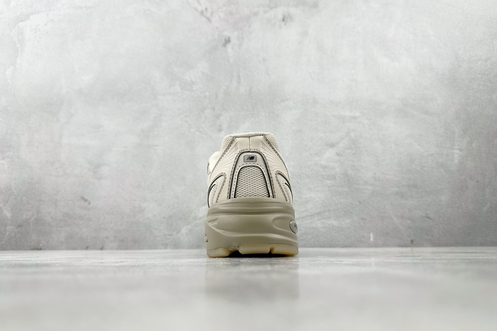 DT 
公司级 New Balance NB 740 米色

货号：U740LN1
尺码：36 36.5