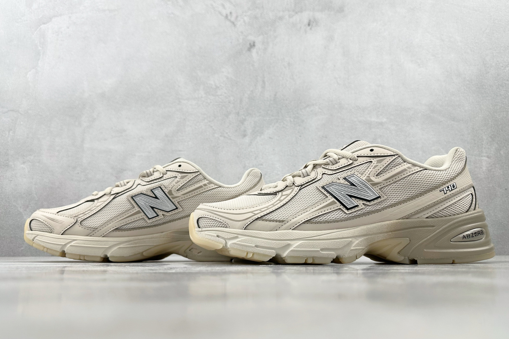 DT 
公司级 New Balance NB 740 米色

货号：U740LN1
尺码：36 36.5