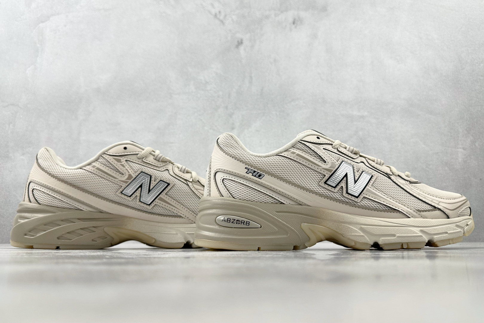 DT 
公司级 New Balance NB 740 米色

货号：U740LN1
尺码：36 36.5