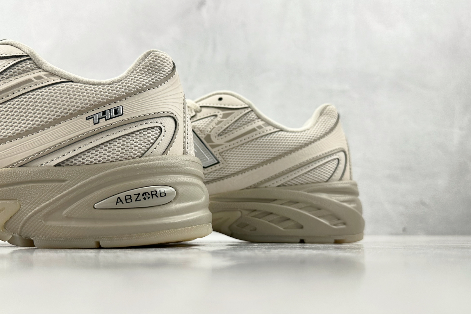 DT 
公司级 New Balance NB 740 米色

货号：U740LN1
尺码：36 36.5