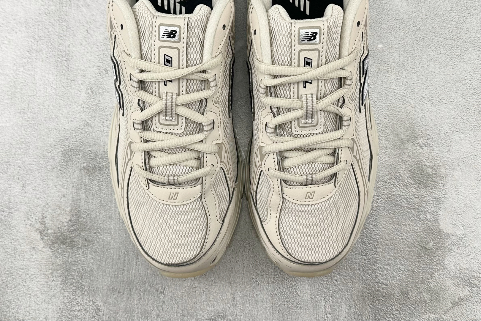 DT 
公司级 New Balance NB 740 米色

货号：U740LN1
尺码：36 36.5