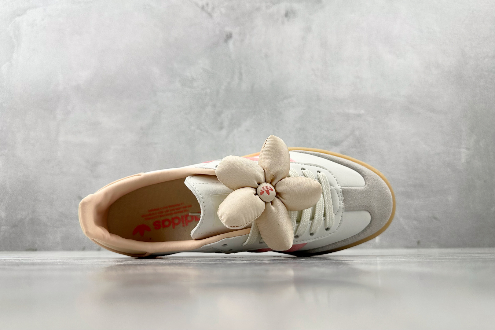 R 版 
出口订单 adidas originals Sambae 白粉色

货号 ：JR3334
尺码