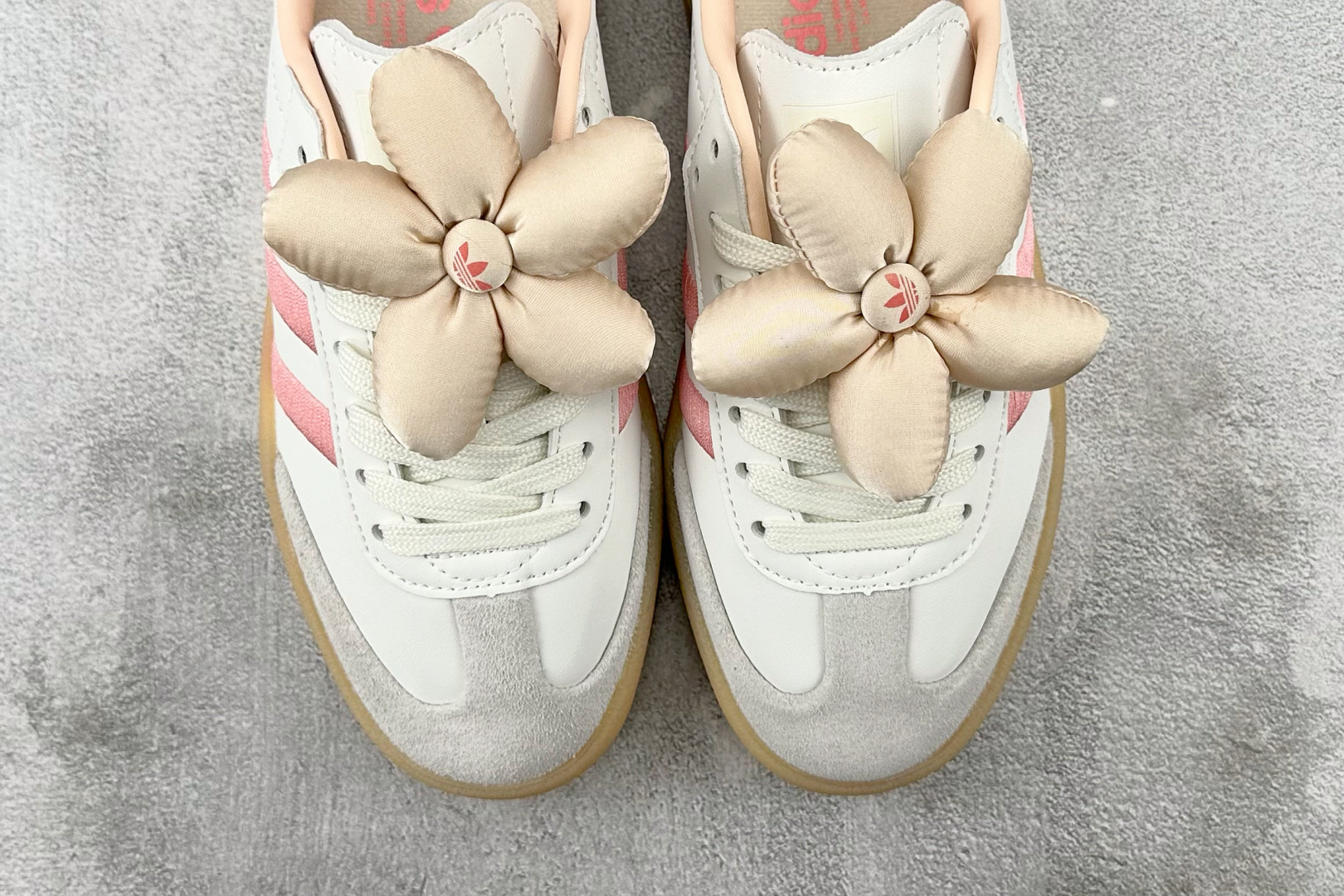 R 版 
出口订单 adidas originals Sambae 白粉色

货号 ：JR3334
尺码