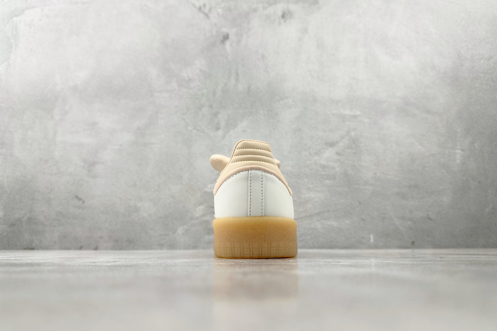 R 版 
出口订单 adidas originals Sambae 白粉色

货号 ：JR3334
尺码