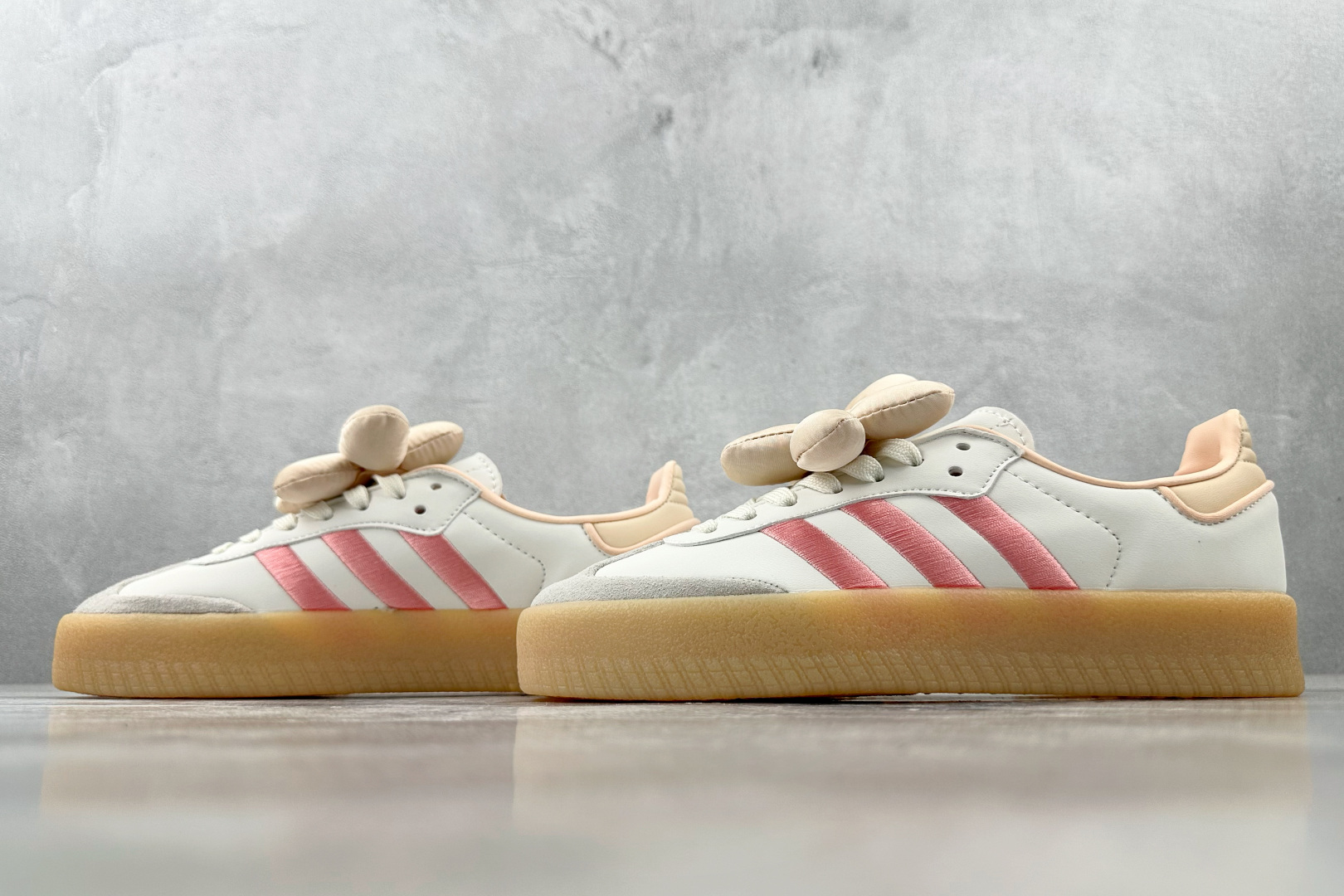 R 版 
出口订单 adidas originals Sambae 白粉色

货号 ：JR3334
尺码