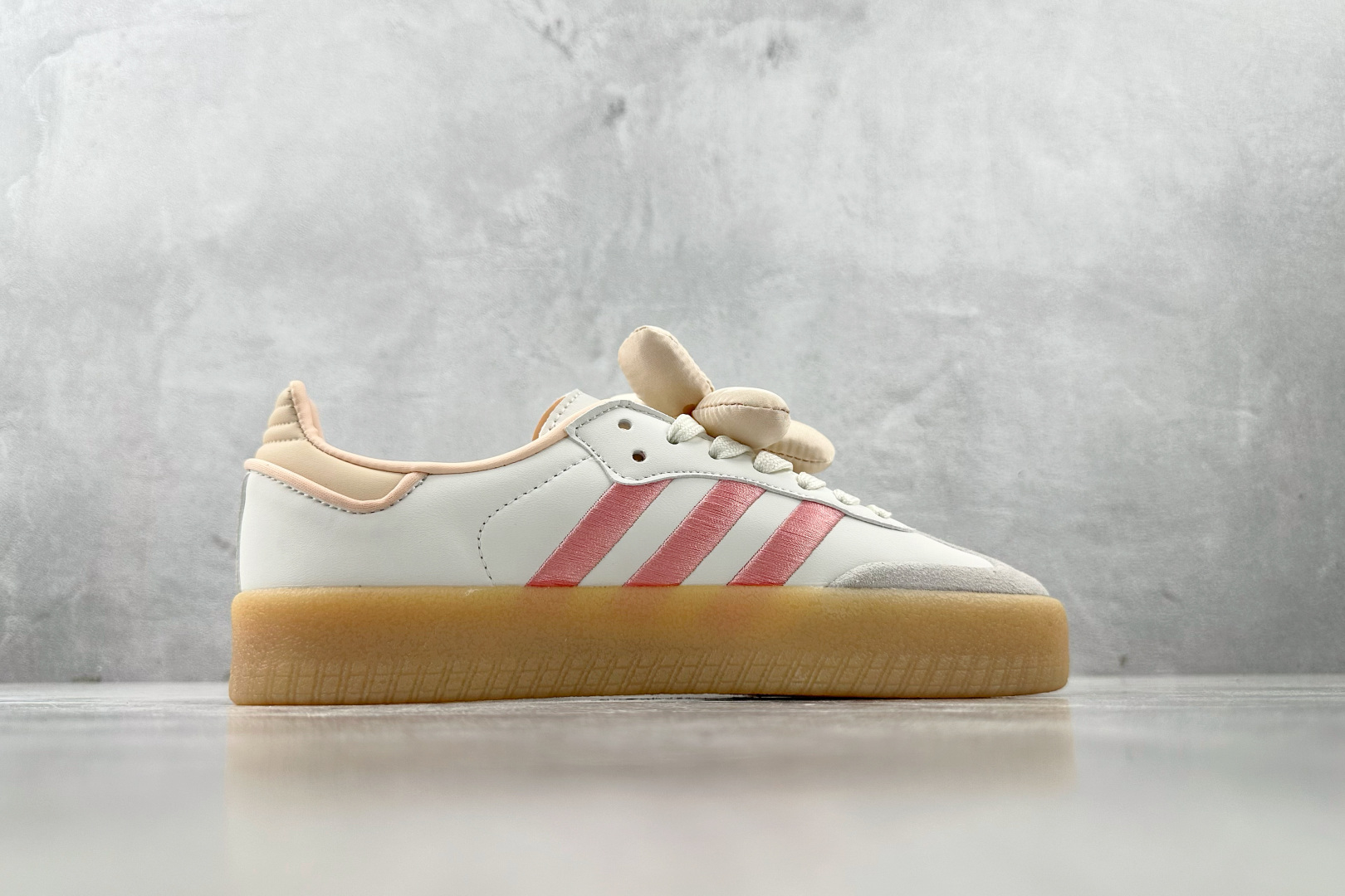 R 版 
出口订单 adidas originals Sambae 白粉色

货号 ：JR3334
尺码