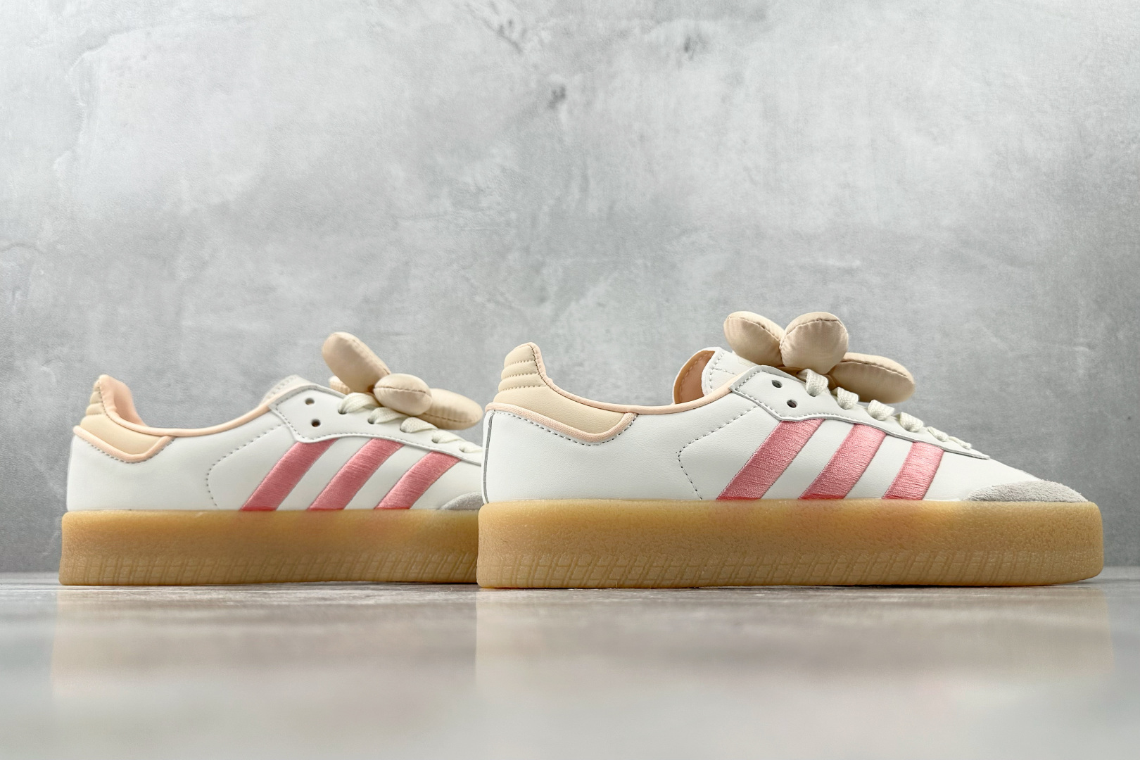R 版 
出口订单 adidas originals Sambae 白粉色

货号 ：JR3334
尺码