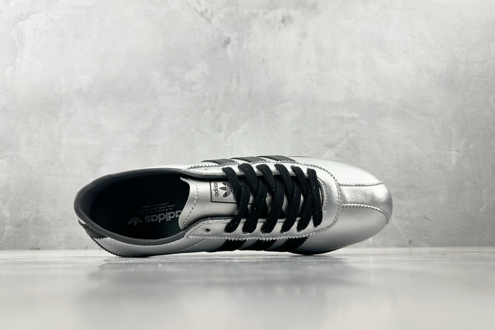 R 版 
出口订单 adidas originals TOKYO Decon 银色

货号 ：JQ302