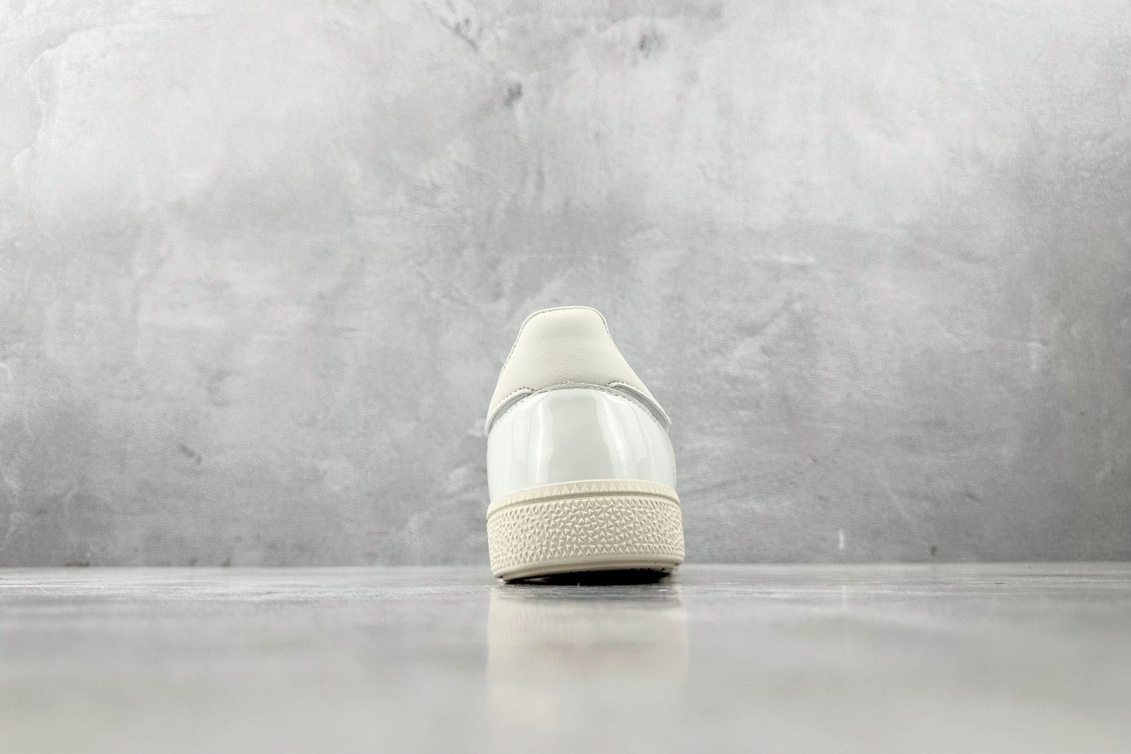 R 版 
出口订单  adidas originals HANDBALL SPEZIAL白色

货号：K