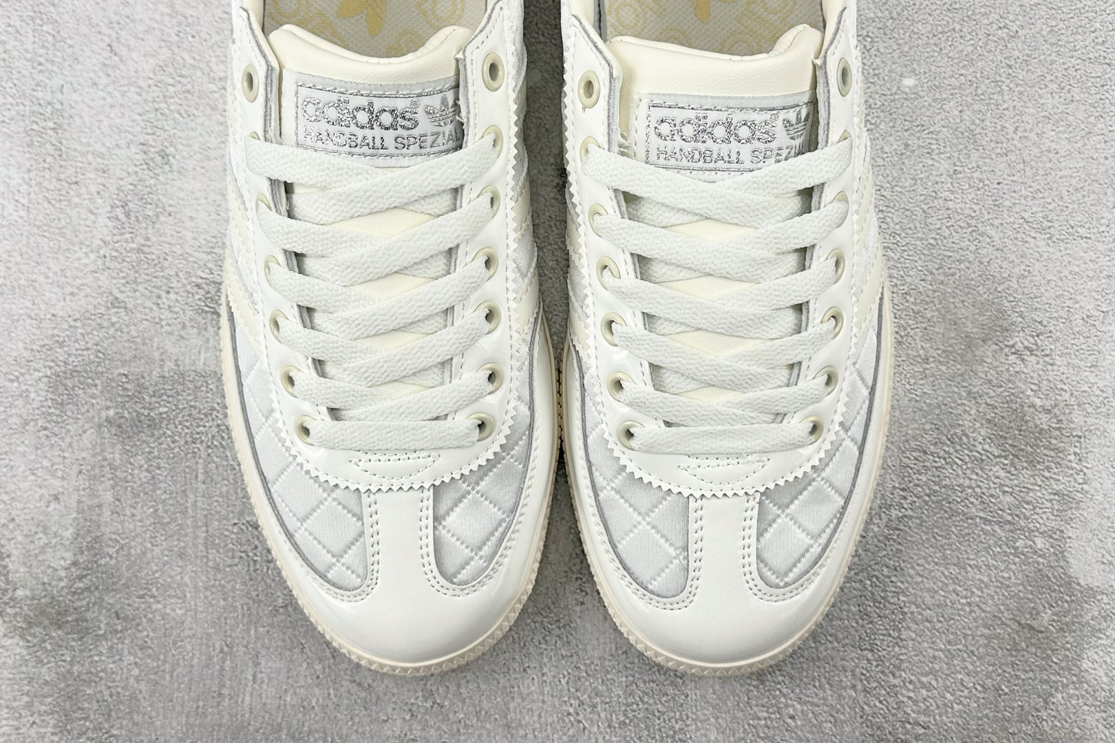 R 版 
出口订单  adidas originals HANDBALL SPEZIAL白色

货号：K