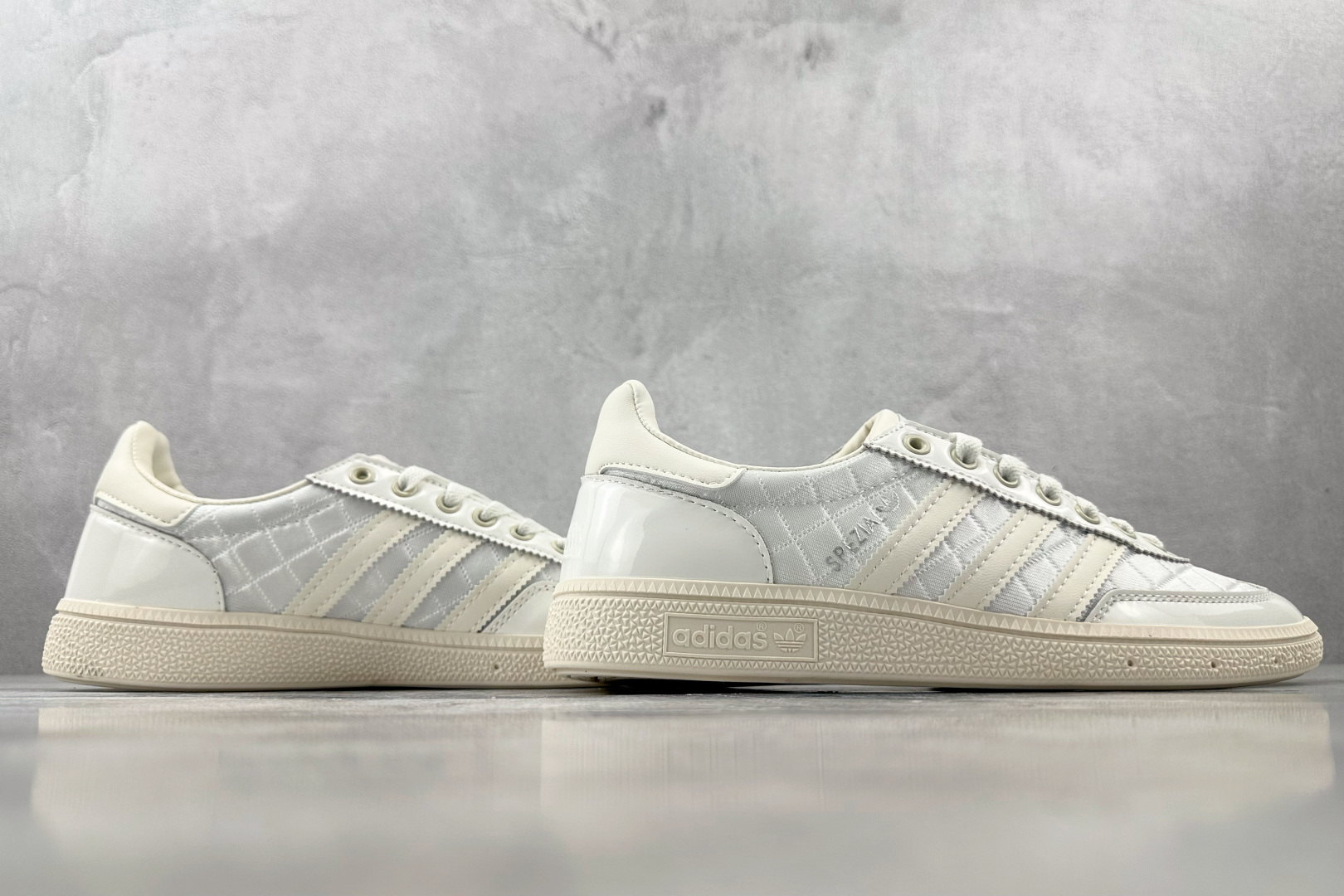 R 版 
出口订单  adidas originals HANDBALL SPEZIAL白色

货号：K
