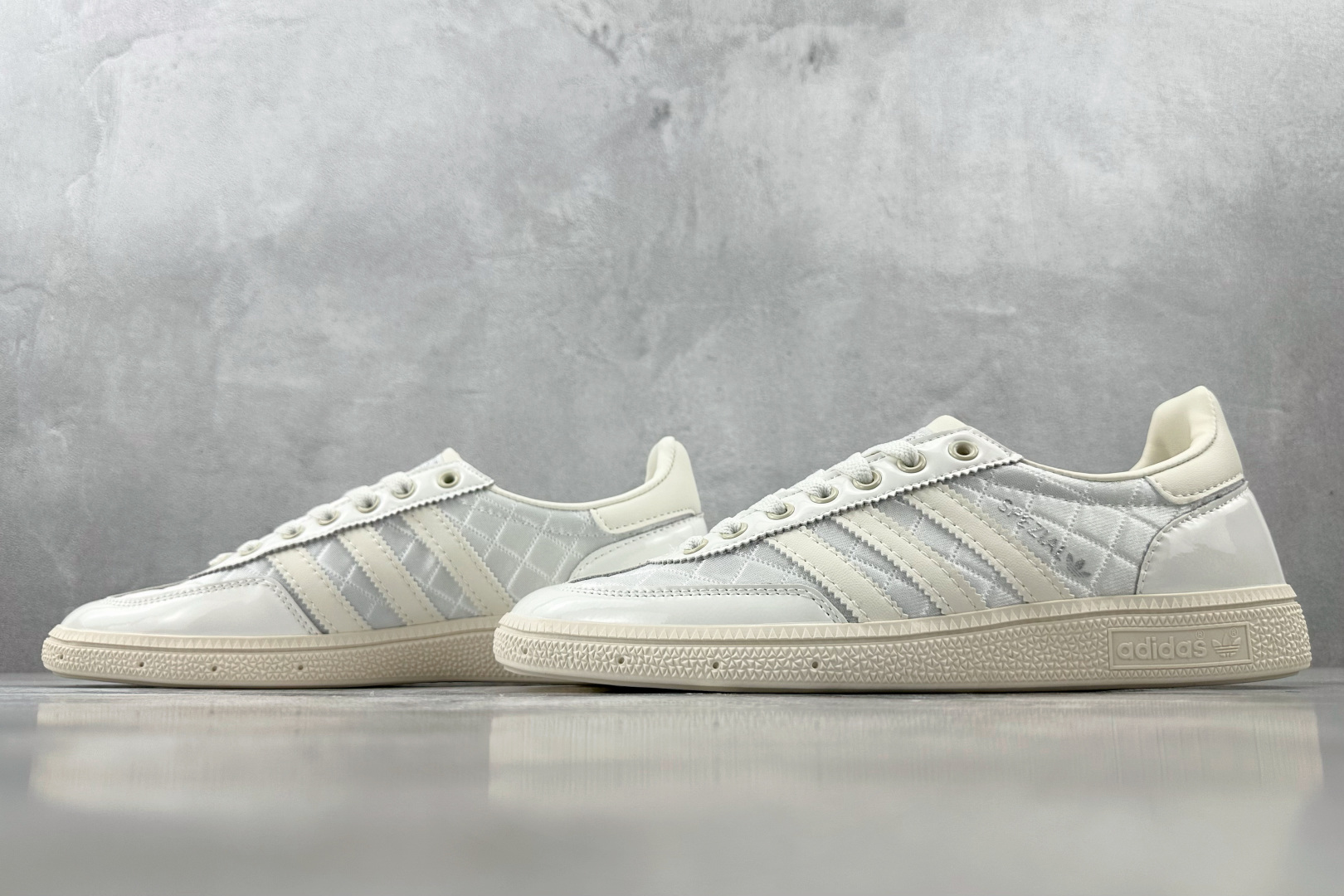 R 版 
出口订单  adidas originals HANDBALL SPEZIAL白色

货号：K