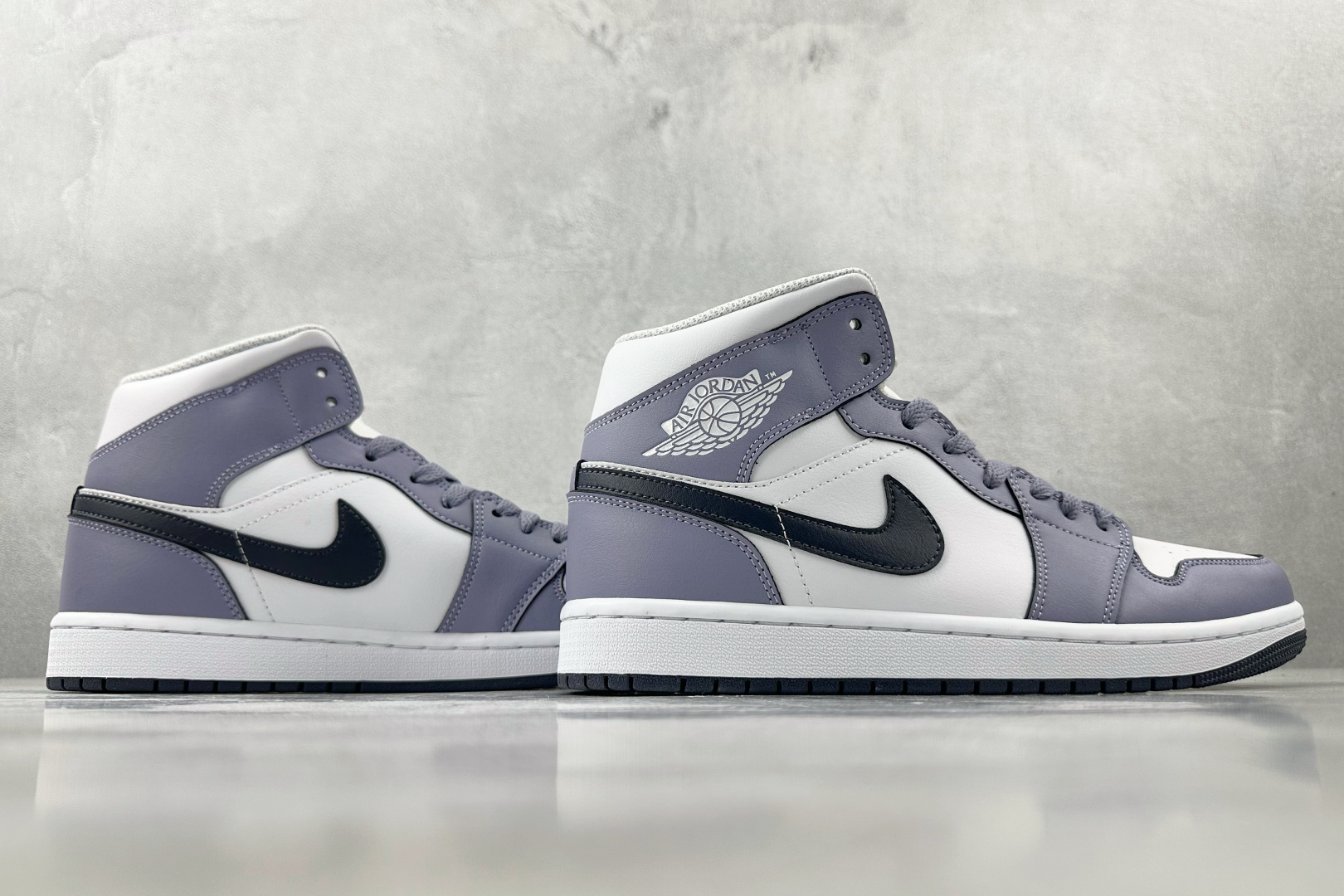 K版 
综合版  Jordan Air Jordan 1 Mid 白紫色

货号：DQ8426-145

