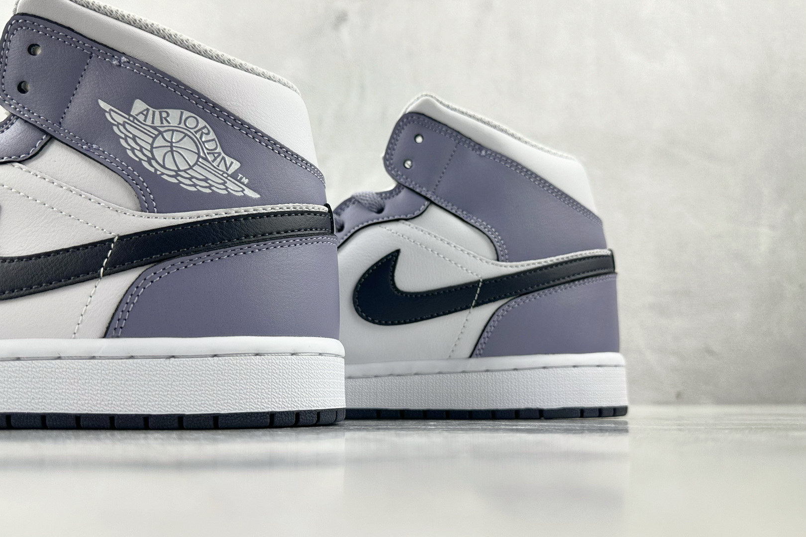 K版 
综合版  Jordan Air Jordan 1 Mid 白紫色

货号：DQ8426-145
