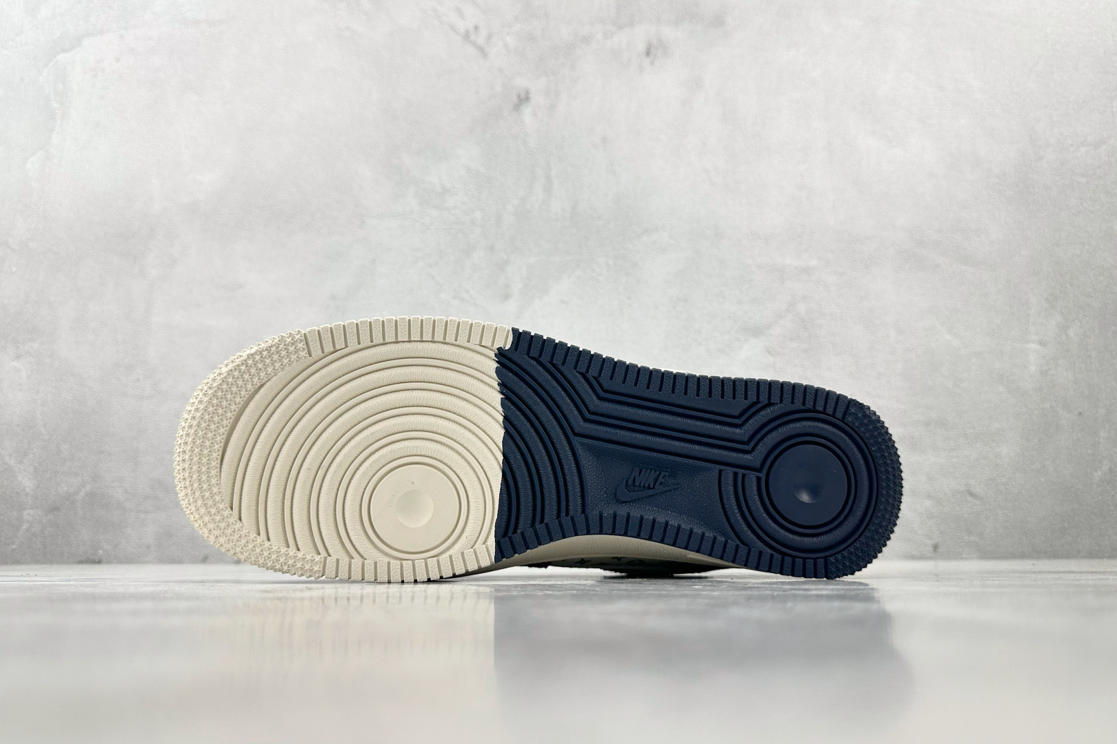 XC 
Nike Air Force 1'07 LV联名 蓝白

货号：YX5066 318
尺码：36