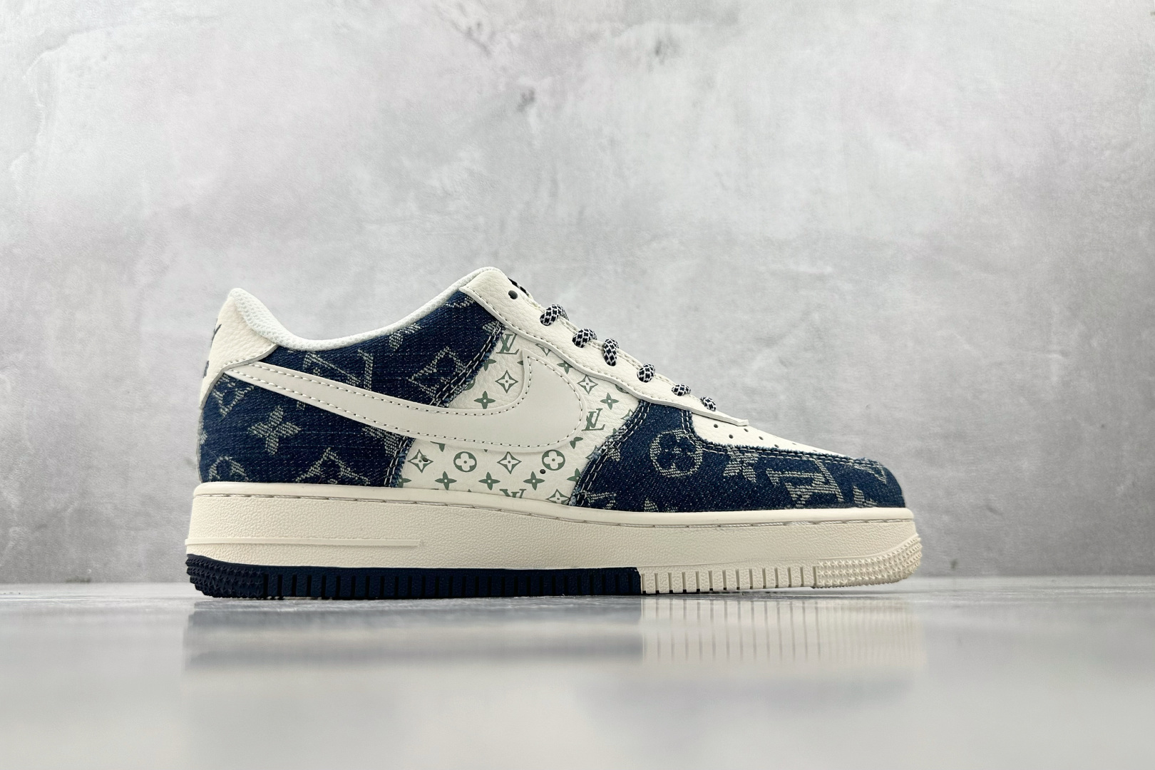 XC 
Nike Air Force 1'07 LV联名 蓝白

货号：YX5066 318
尺码：36