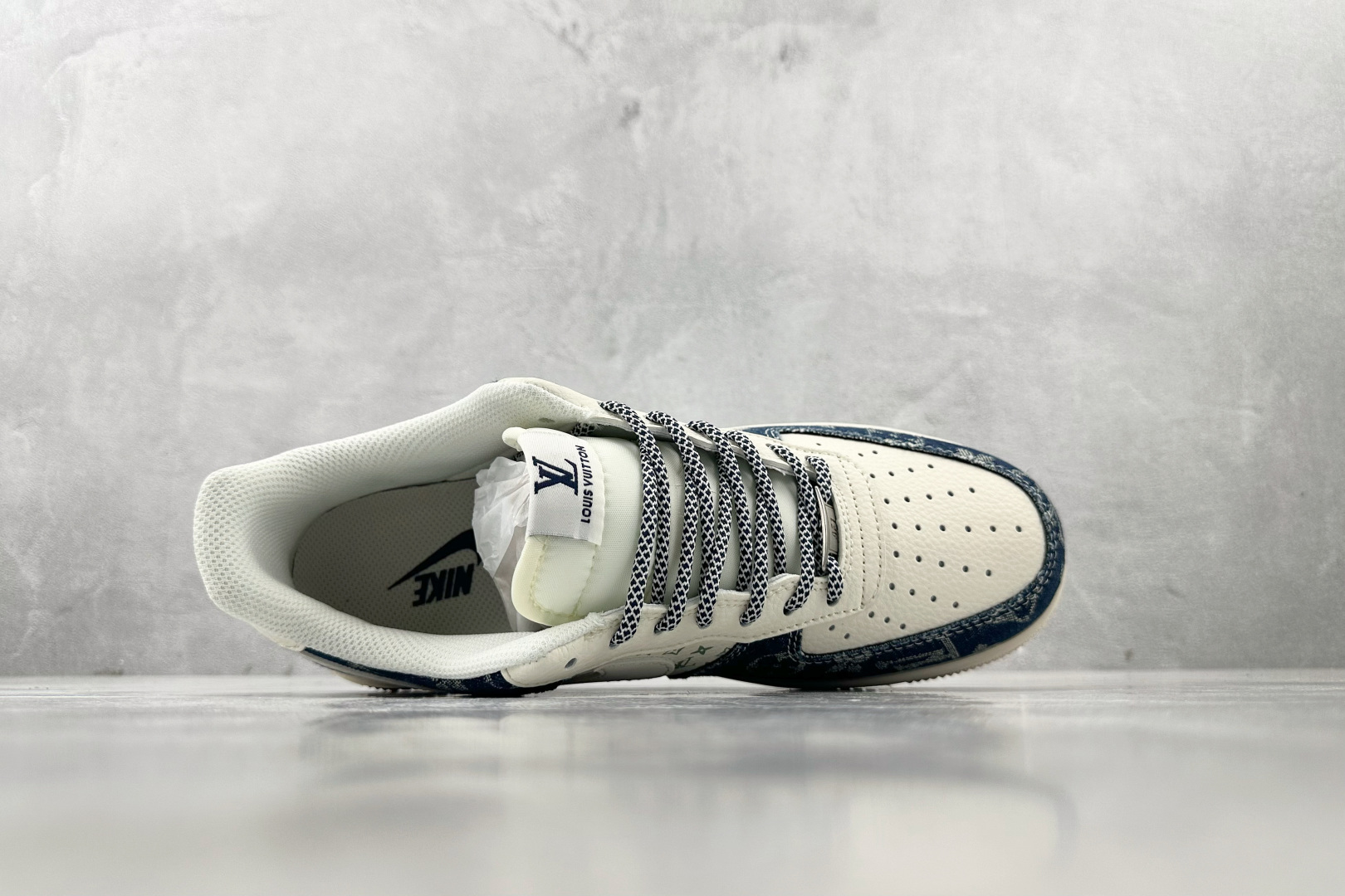 XC 
Nike Air Force 1'07 LV联名 蓝白

货号：YX5066 318
尺码：36
