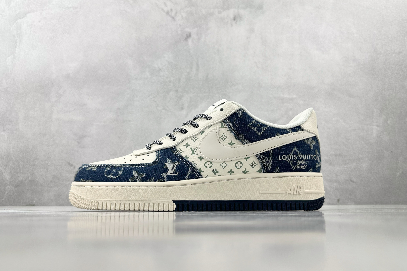 XC 
Nike Air Force 1'07 LV联名 蓝白

货号：YX5066 318
尺码：36