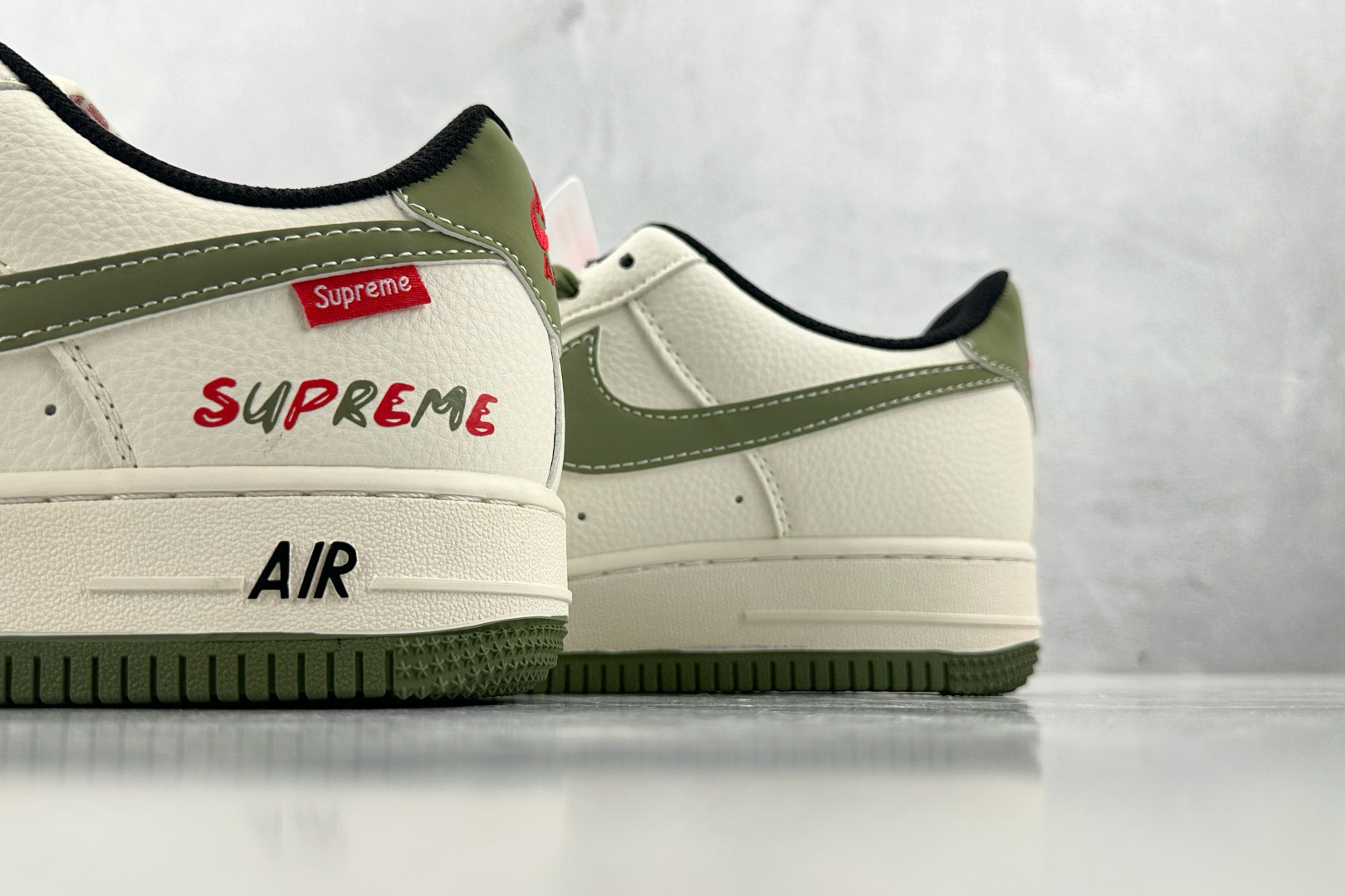 XC 
Nike Air Force 1'07 Supreme 联名 米白绿

货号：XS1958 56