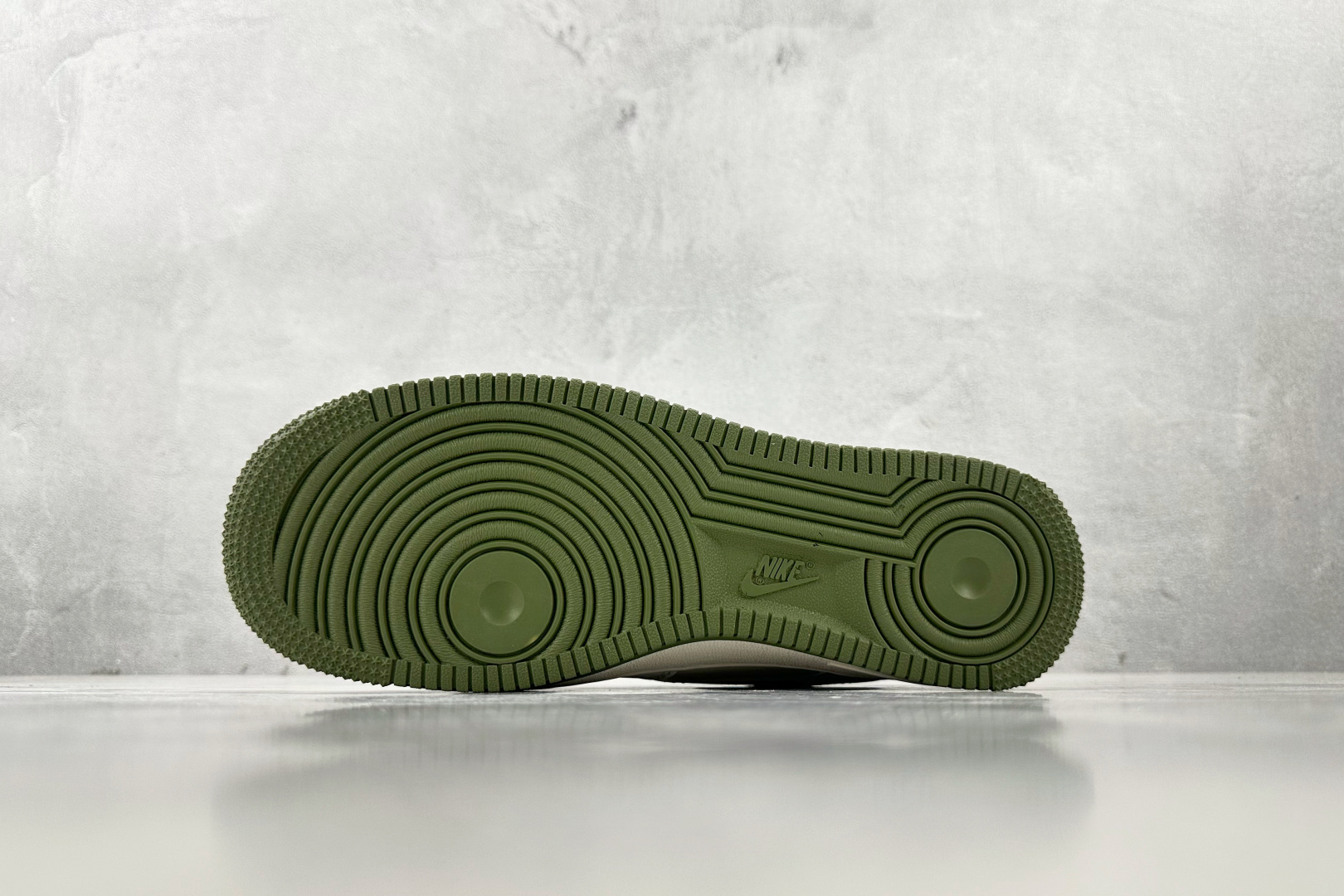 XC 
Nike Air Force 1'07 Supreme 联名 米白绿

货号：XS1958 56