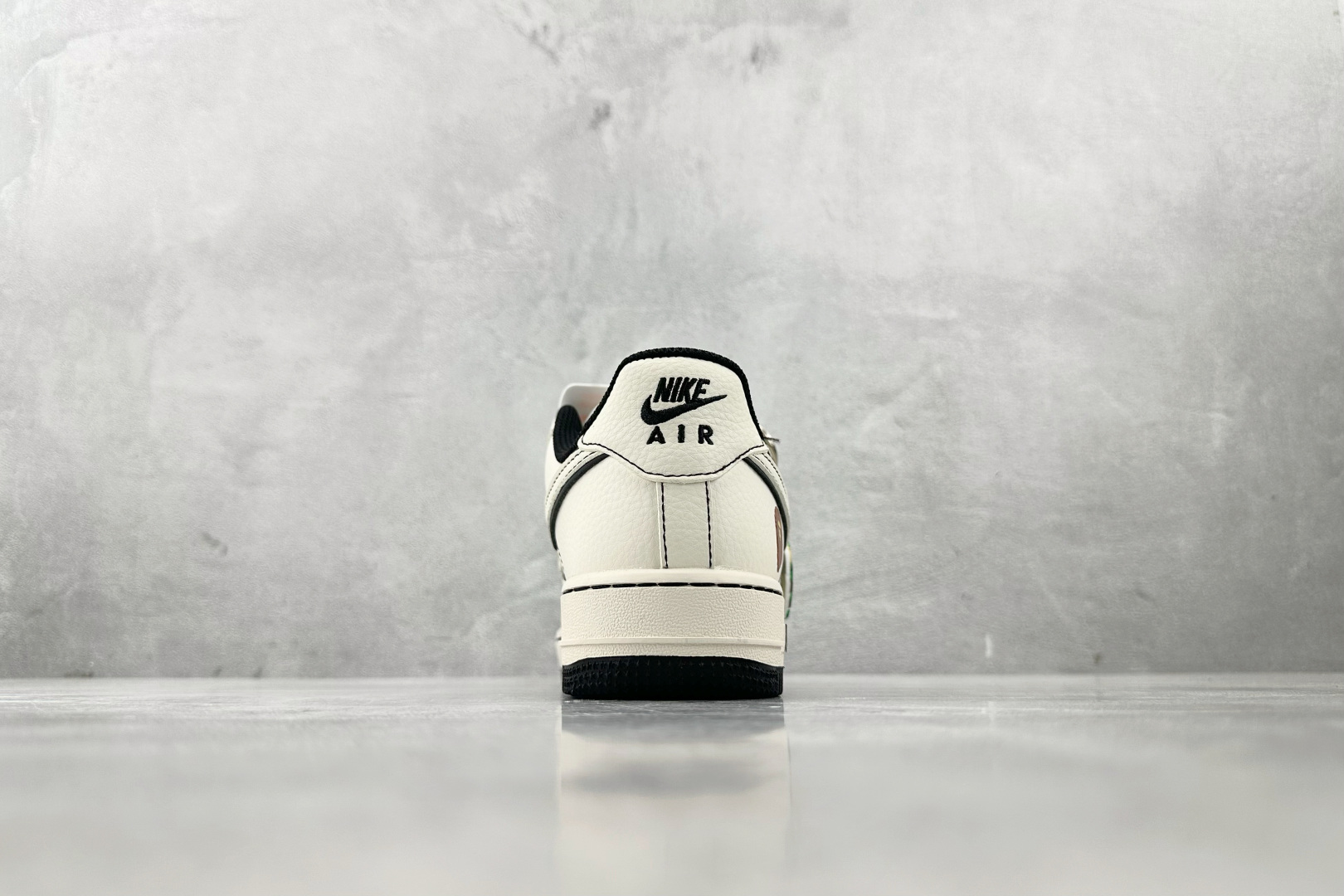 XC 
Nike Air Force 1'07 猿人头 联名 米白黑

货号：HH7518 067
尺码