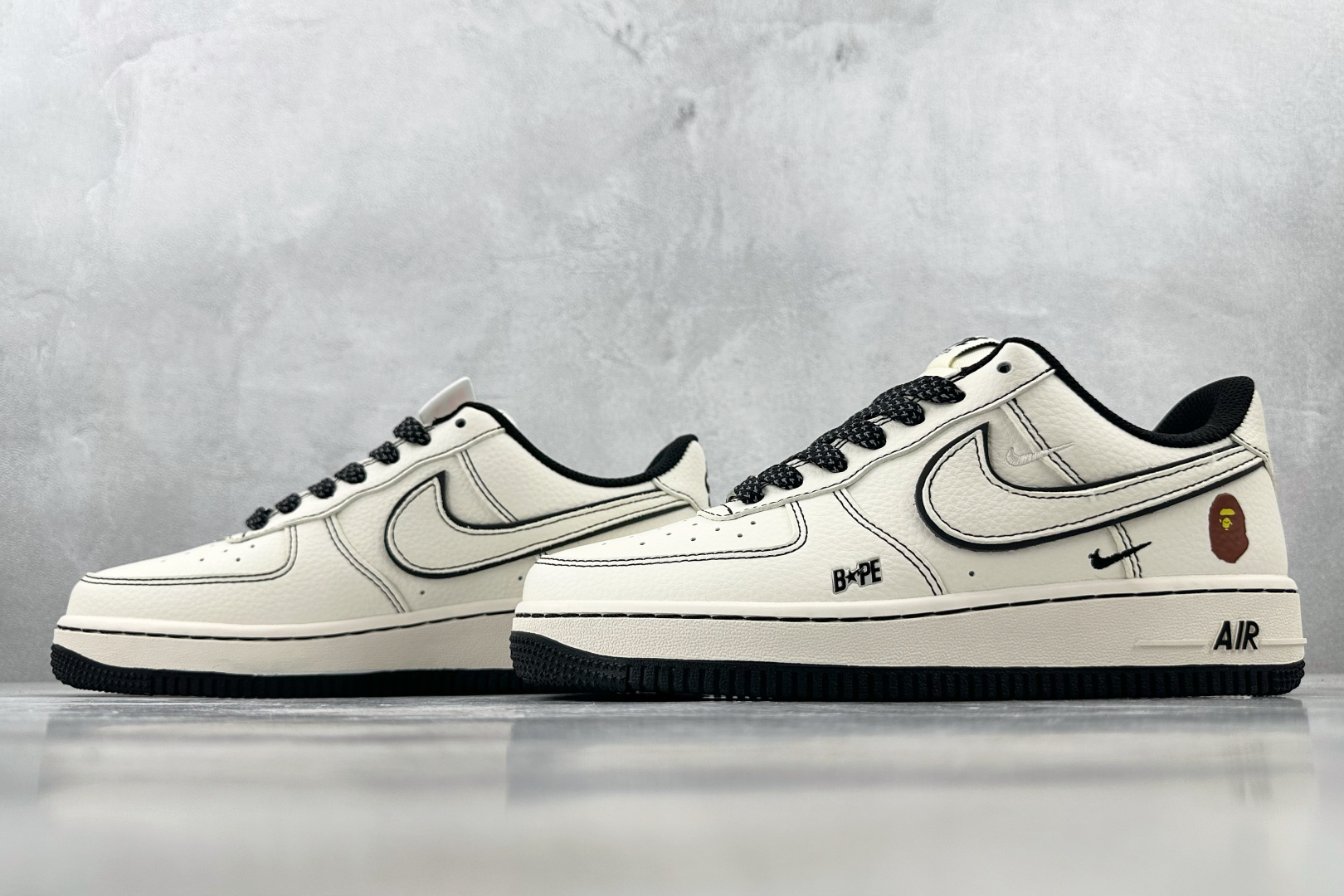 XC 
Nike Air Force 1'07 猿人头 联名 米白黑

货号：HH7518 067
尺码